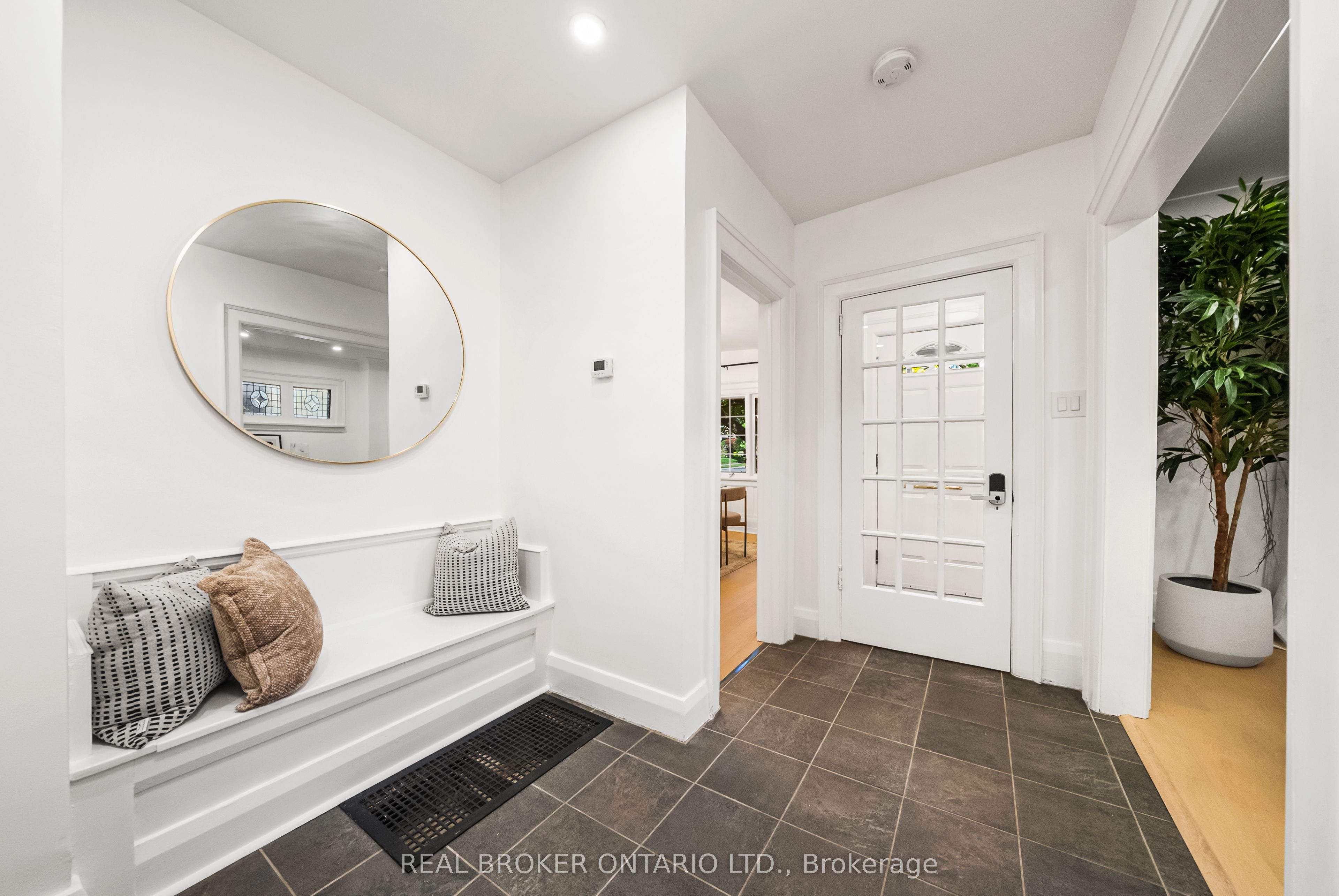 69 Chaplin Crescent Property Photo 14