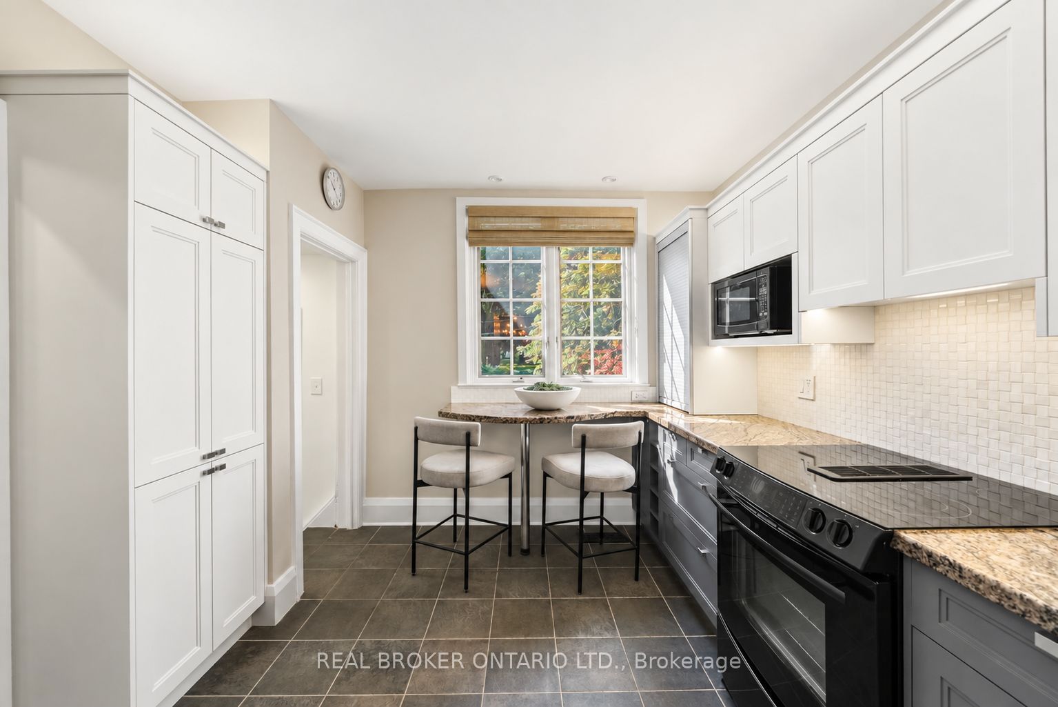 69 Chaplin Crescent Property Photo 19