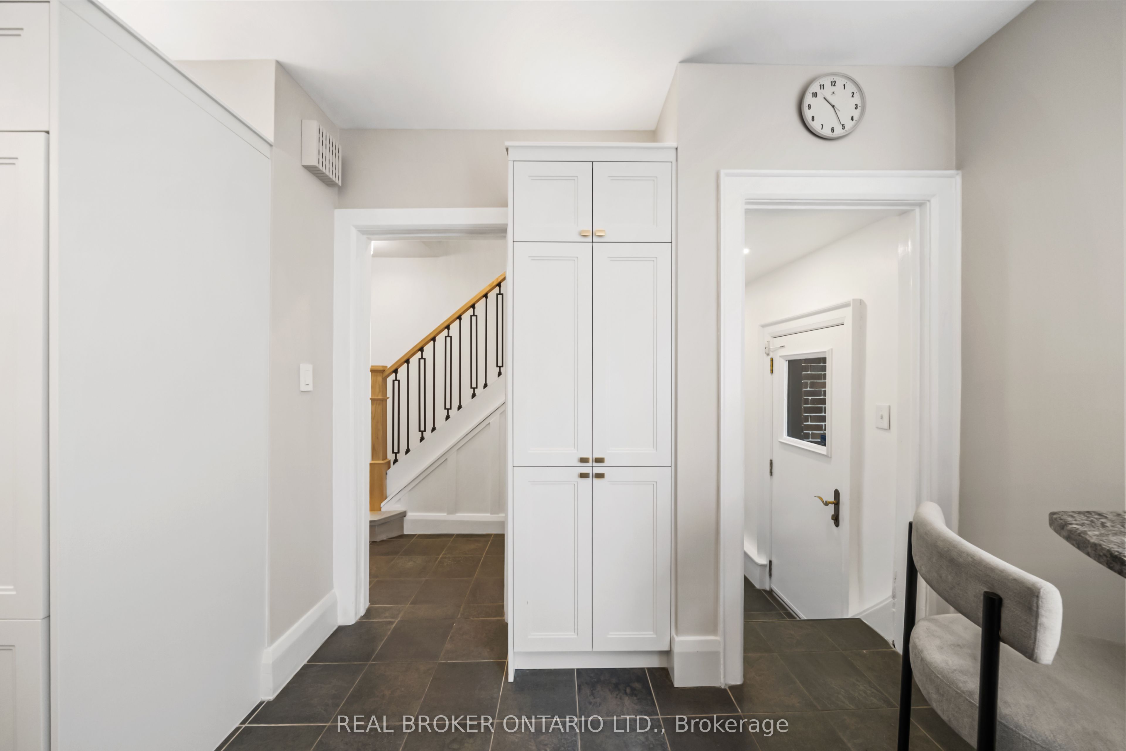 69 Chaplin Crescent Property Photo 21