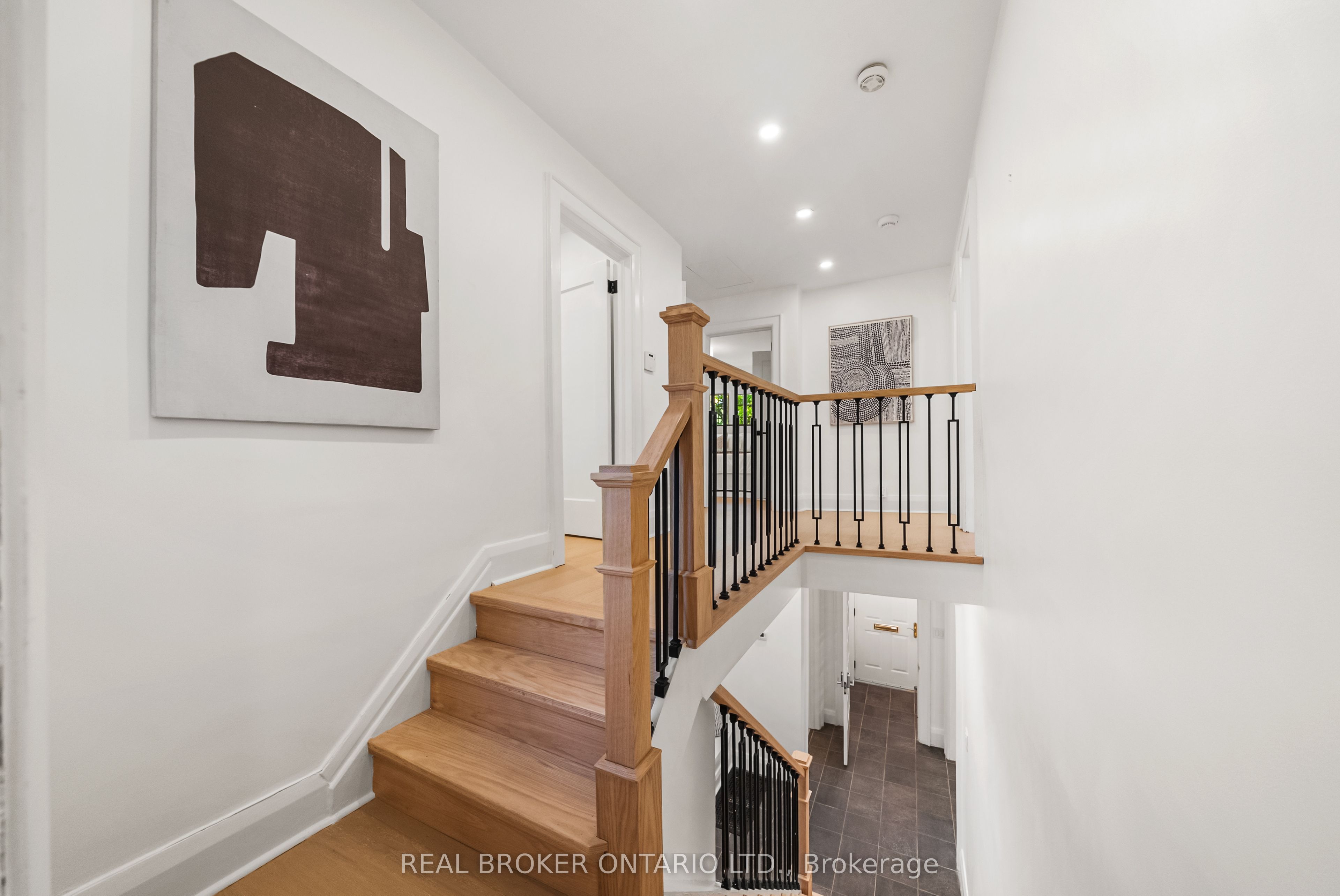 69 Chaplin Crescent Property Photo 25