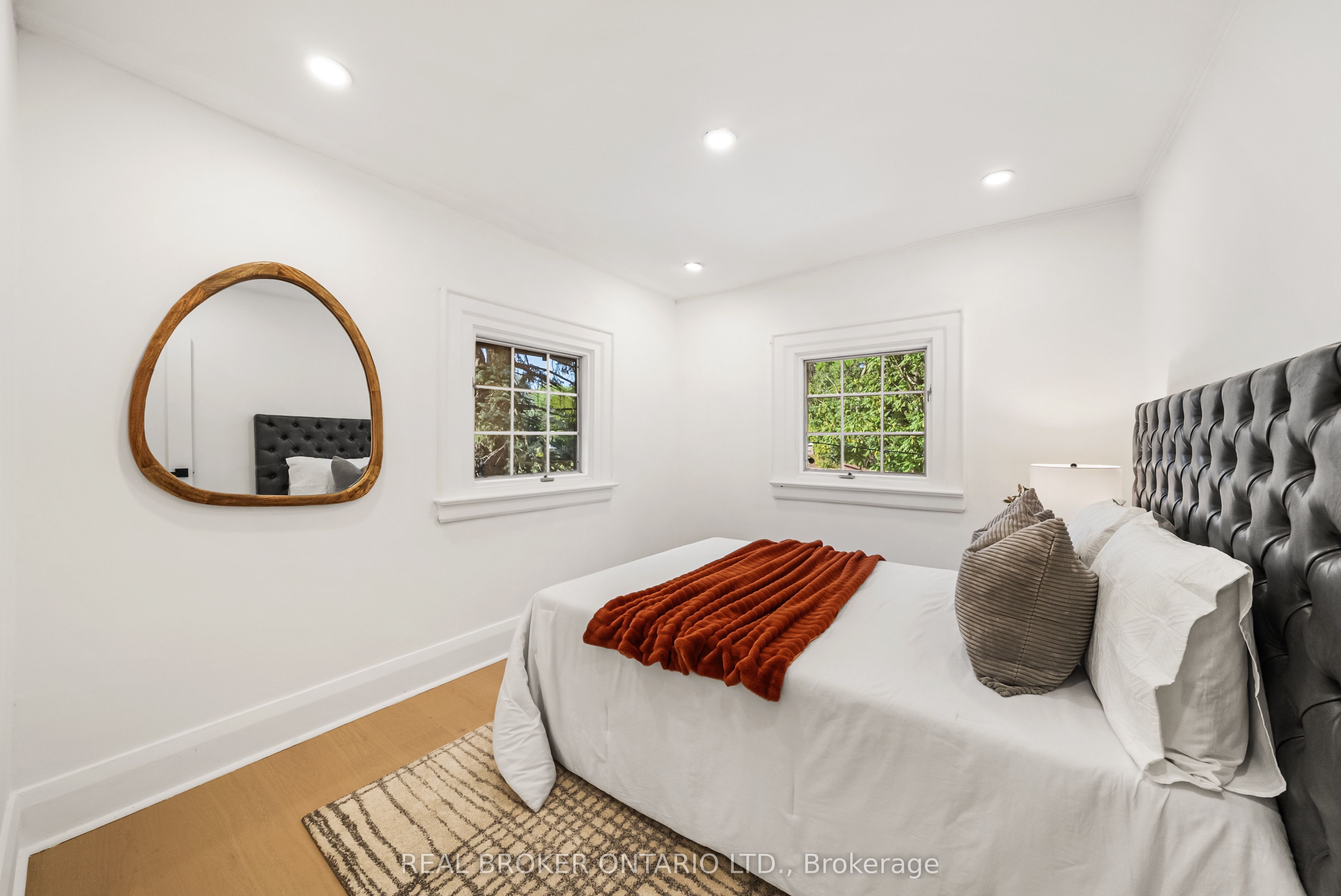 69 Chaplin Crescent Property Photo 26