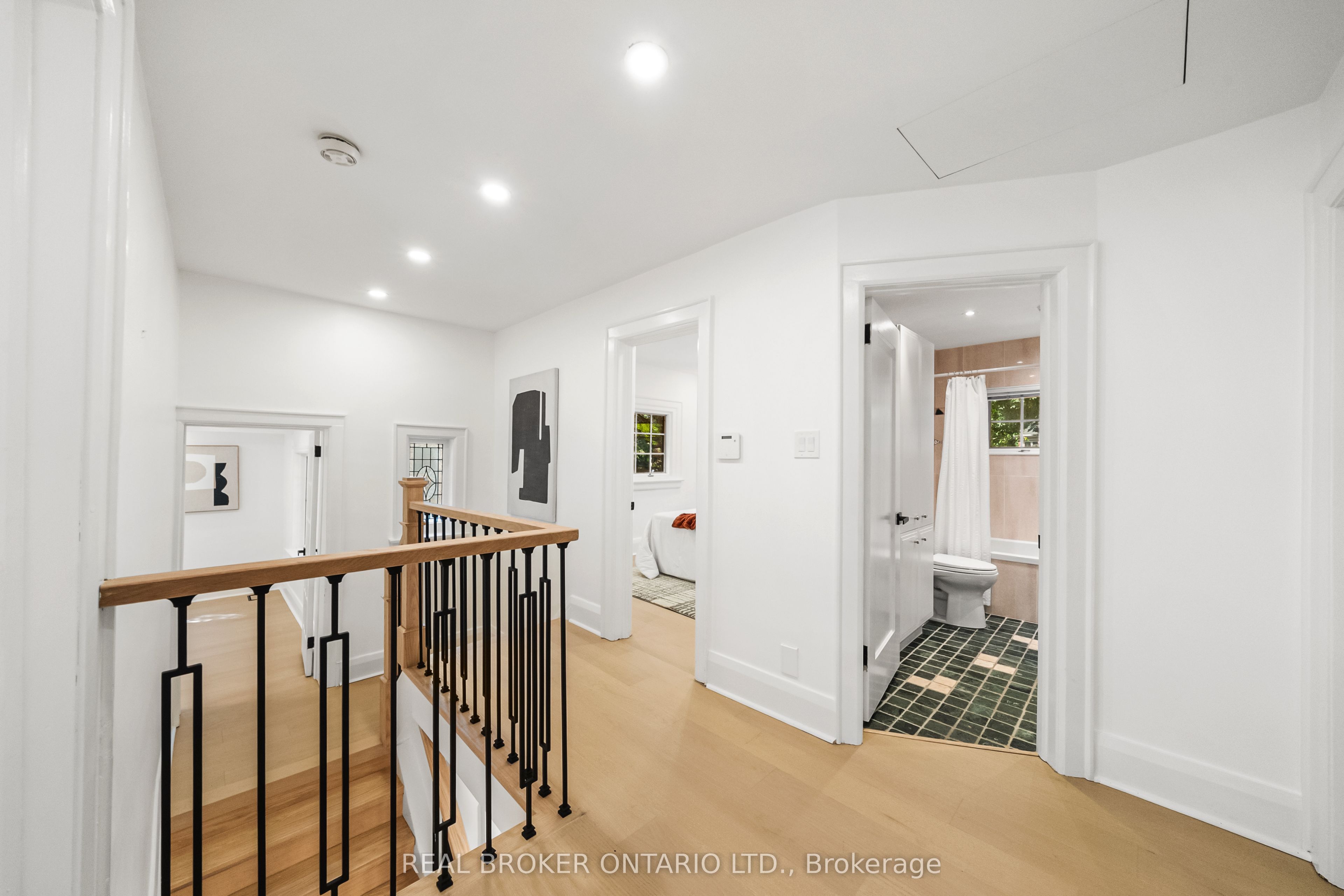 69 Chaplin Crescent Property Photo 31