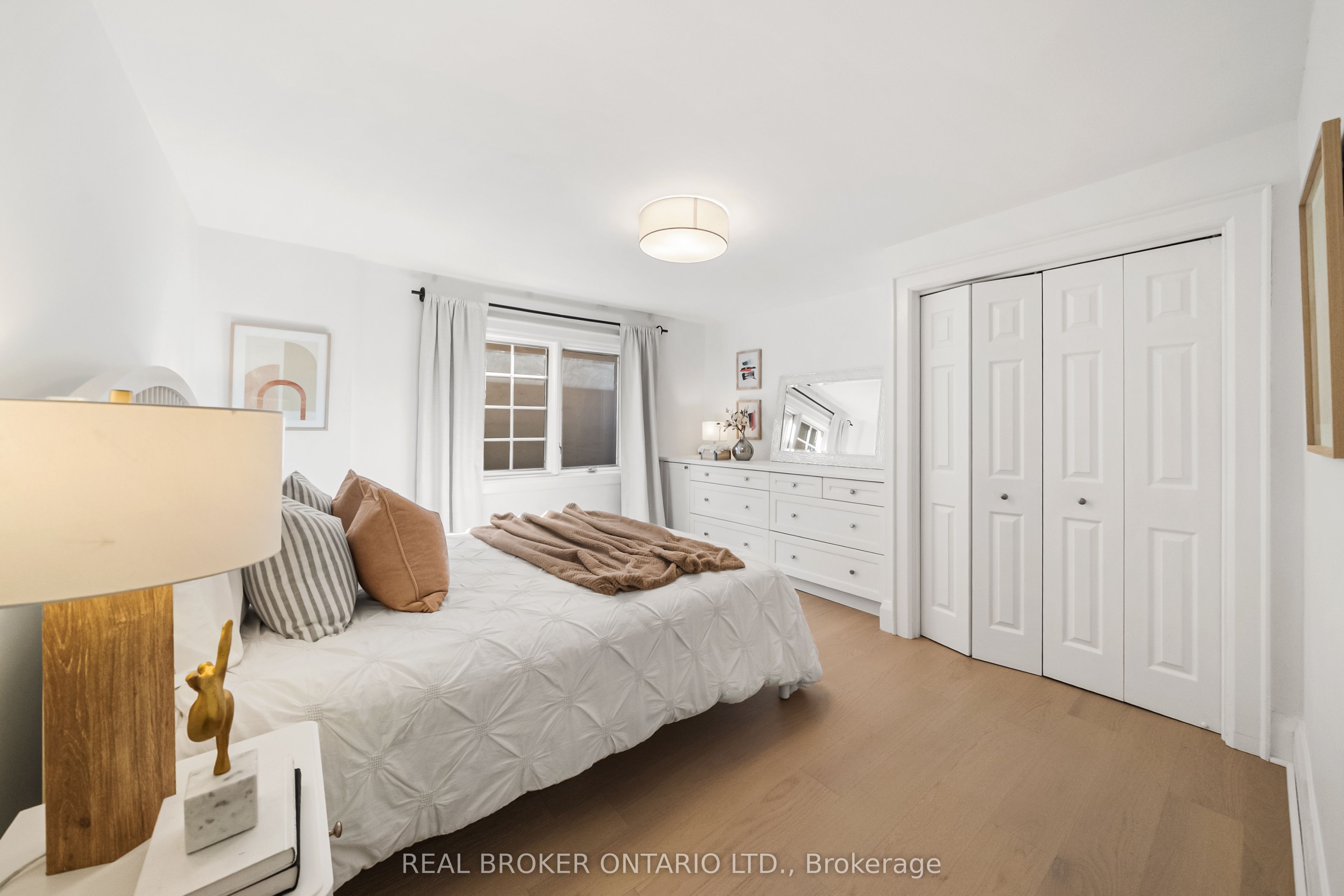69 Chaplin Crescent Property Photo 32