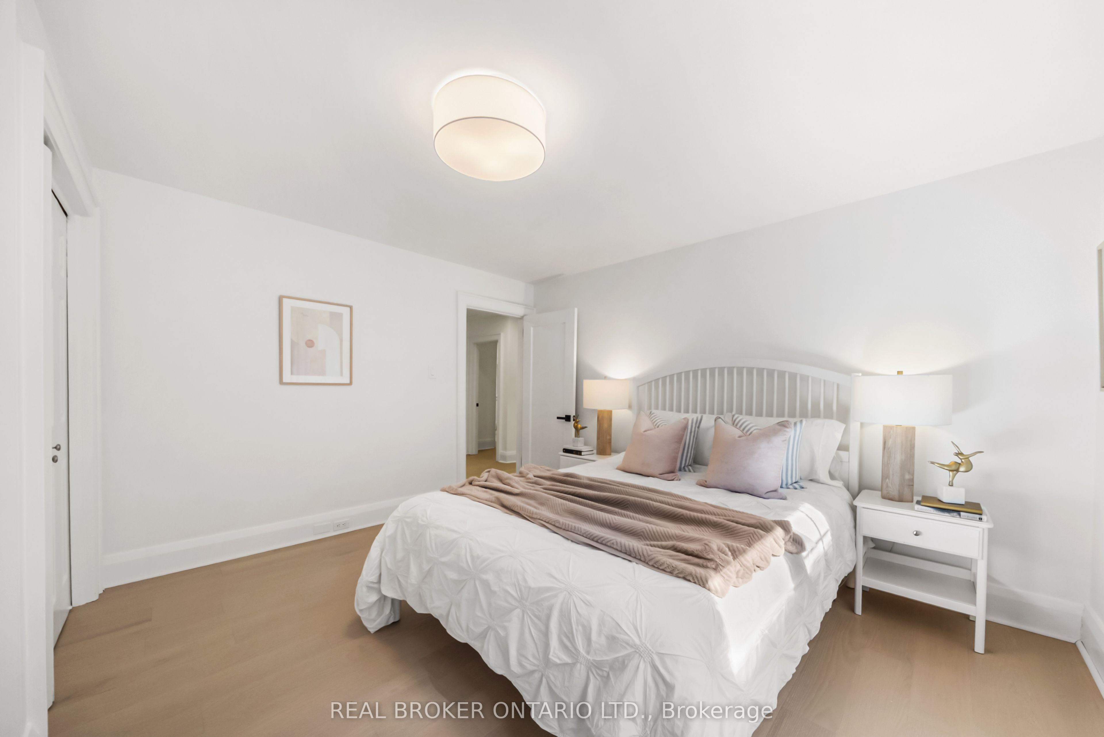 69 Chaplin Crescent Property Photo 33