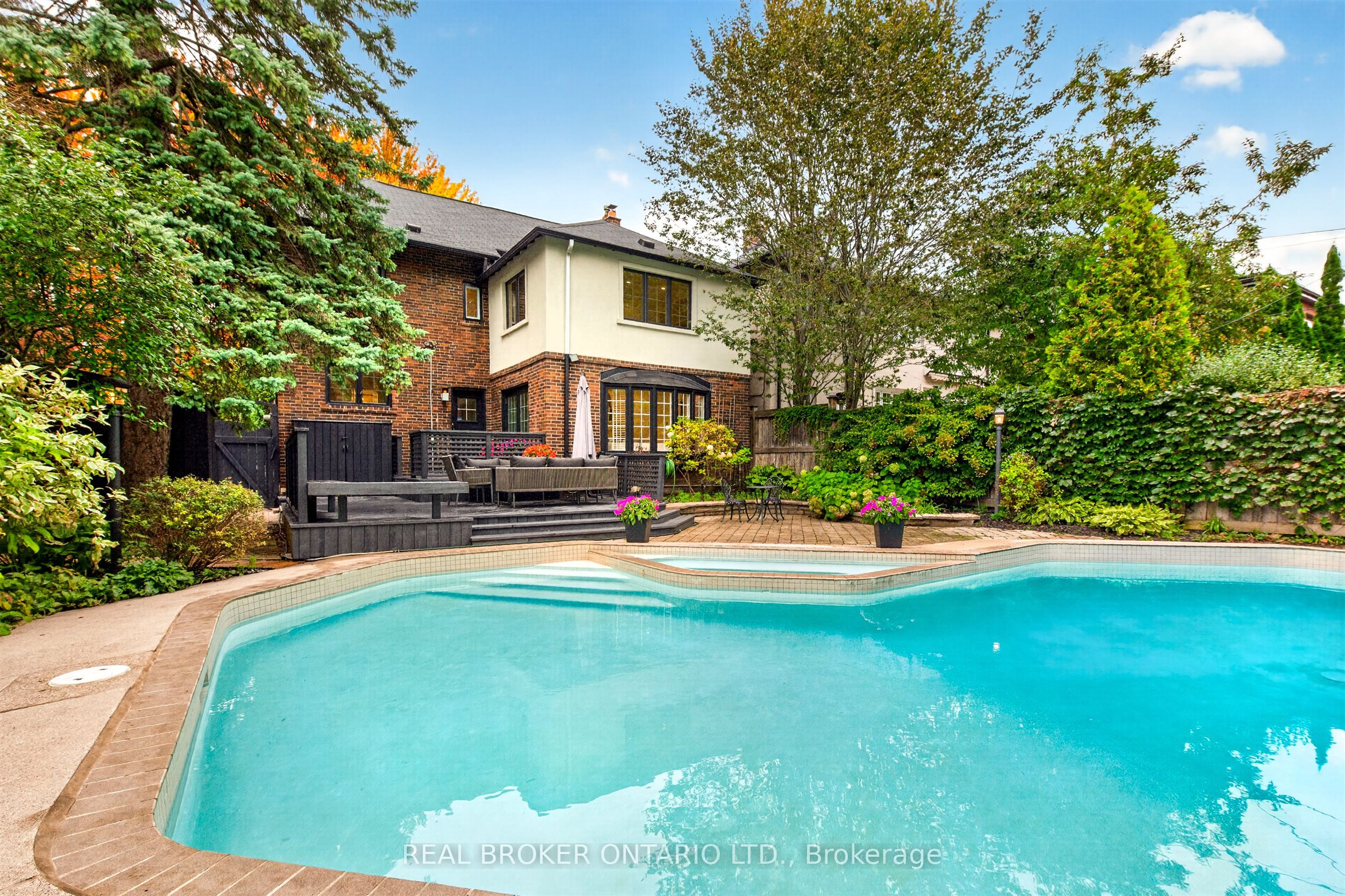 69 Chaplin Crescent Property Photo 45