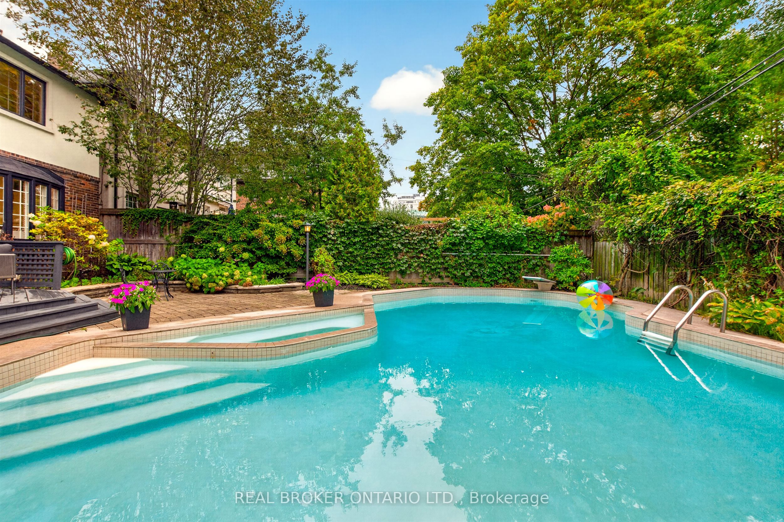 69 Chaplin Crescent Property Photo 46