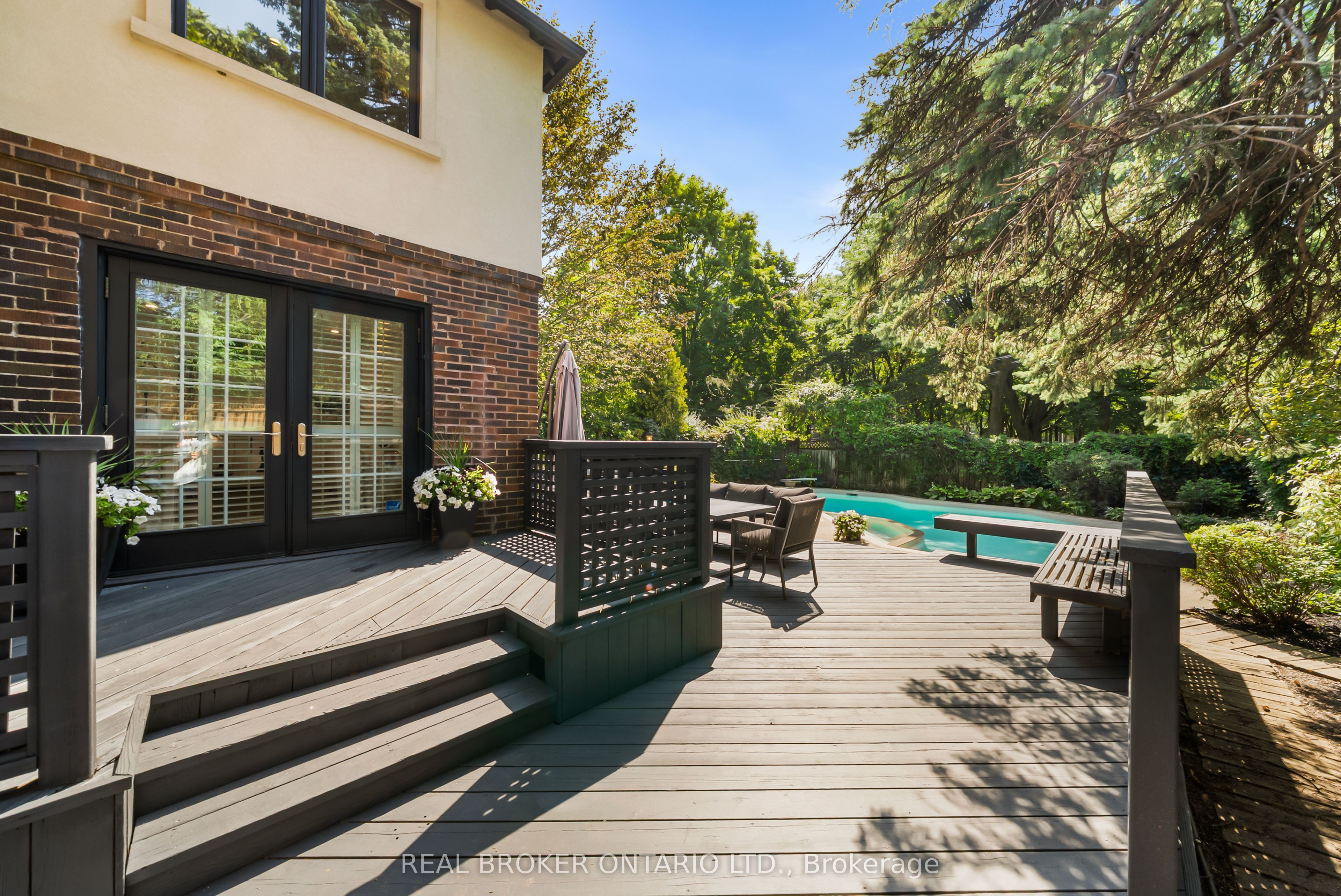 69 Chaplin Crescent Property Photo 48