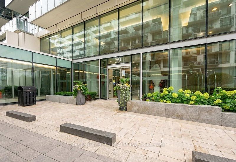 39 Queens Quay E 731 Property Photo 2