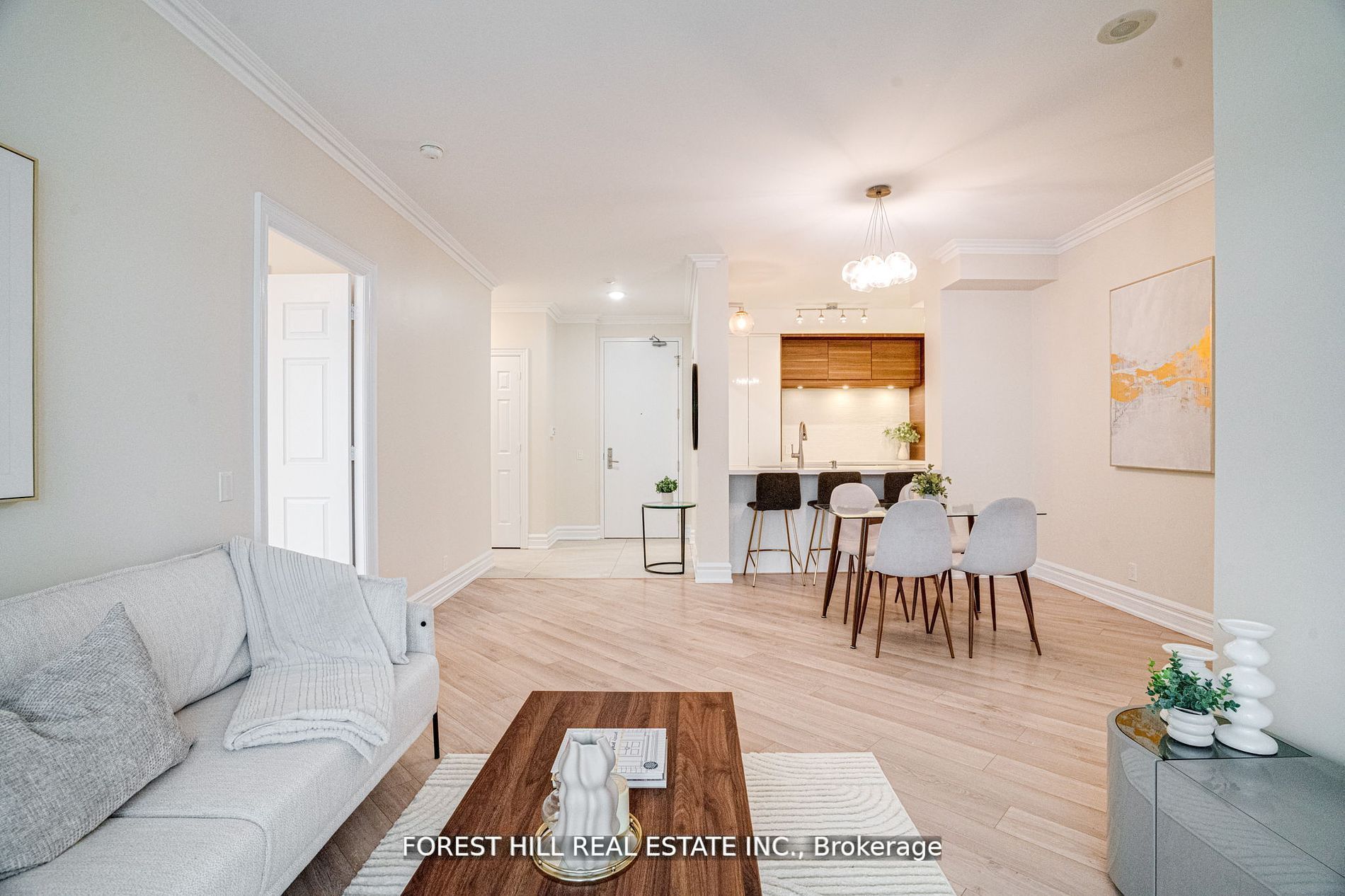 78 Harrison Garden Boulevard 2403 Property Photo 6