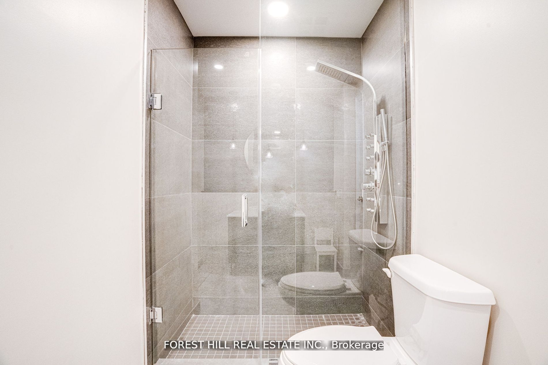 78 Harrison Garden Boulevard 2403 Property Photo 17