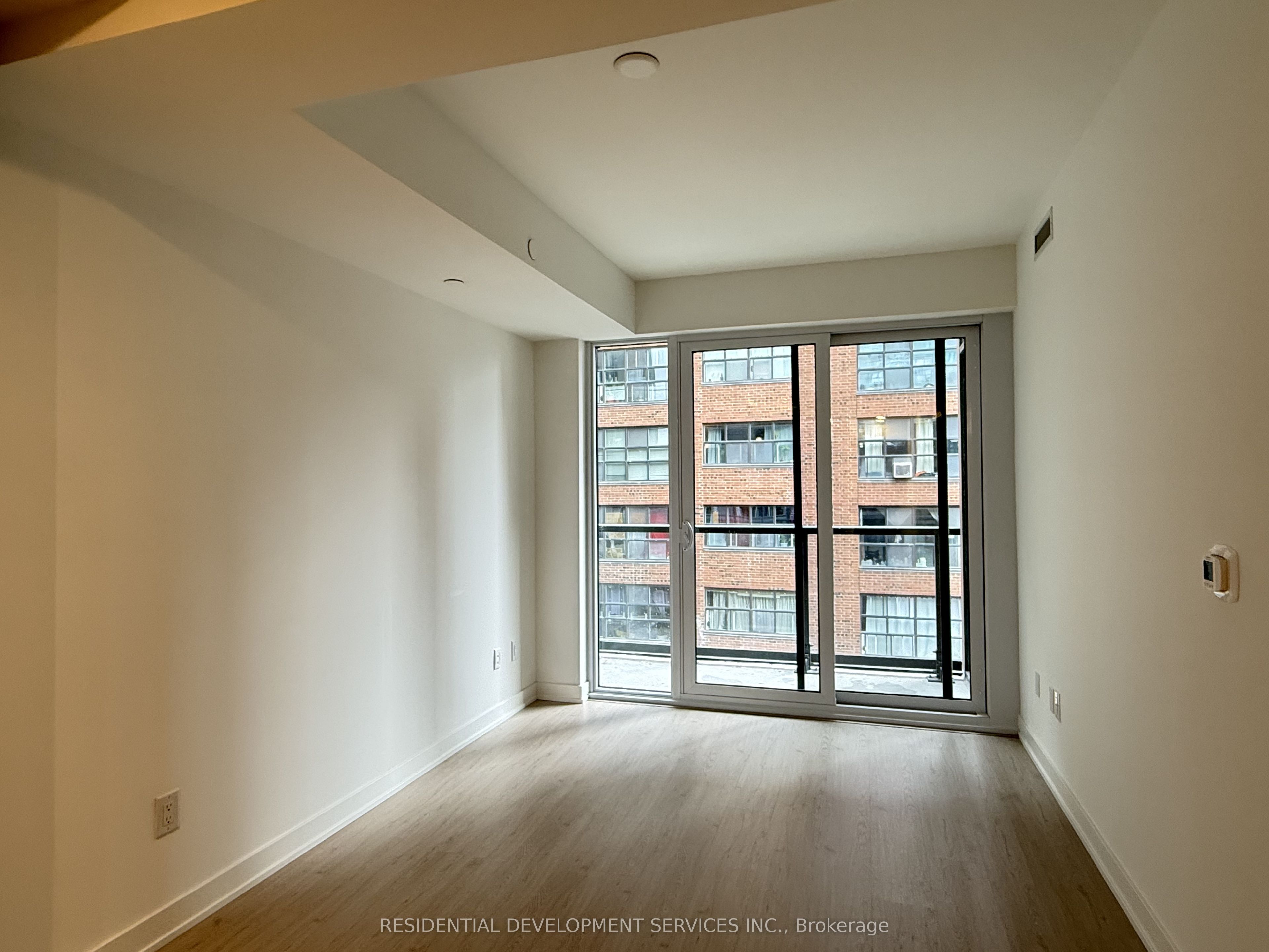 65 Mutual Street 404 Property Photo 4