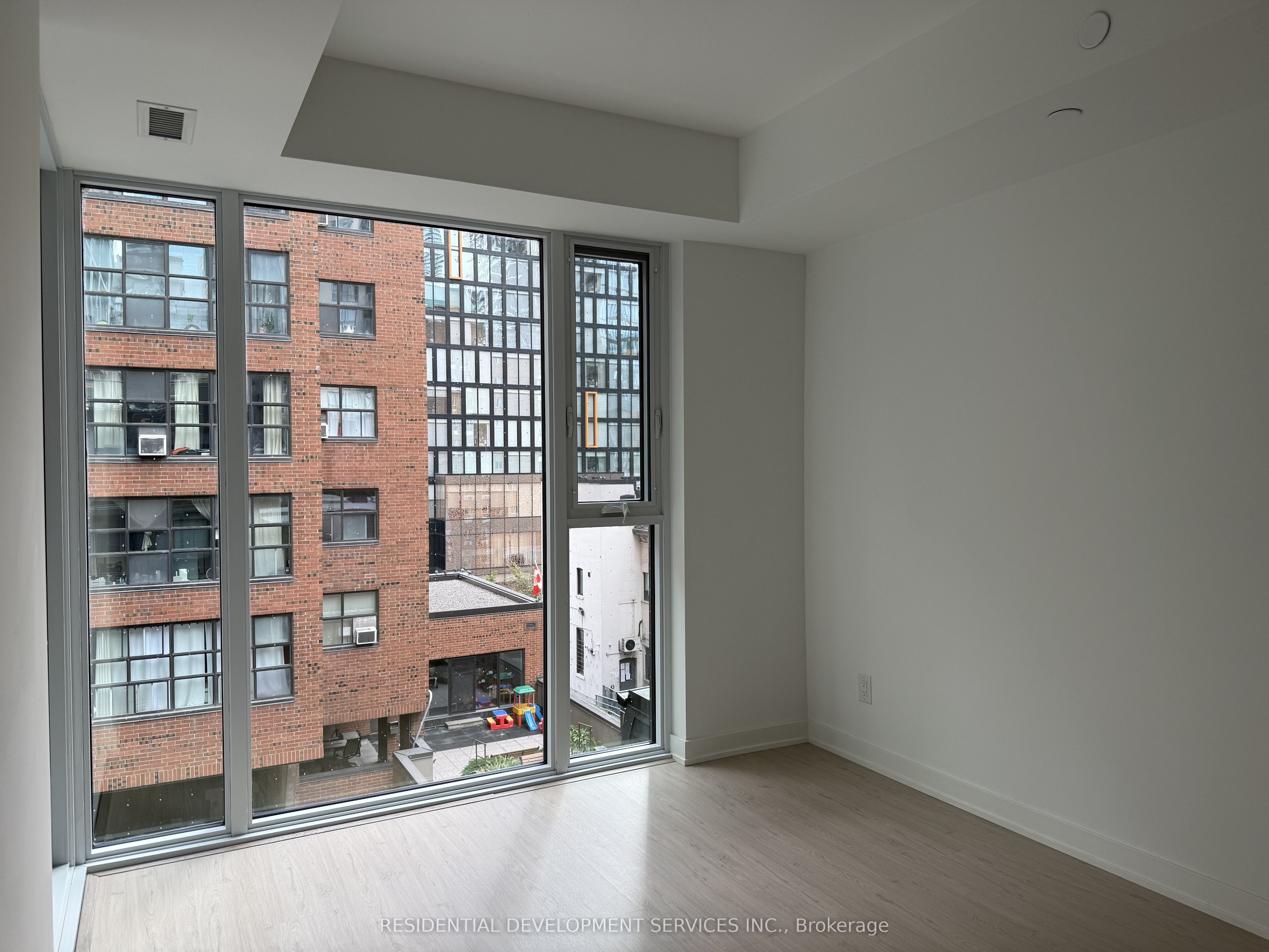 65 Mutual Street 404 Property Photo 6