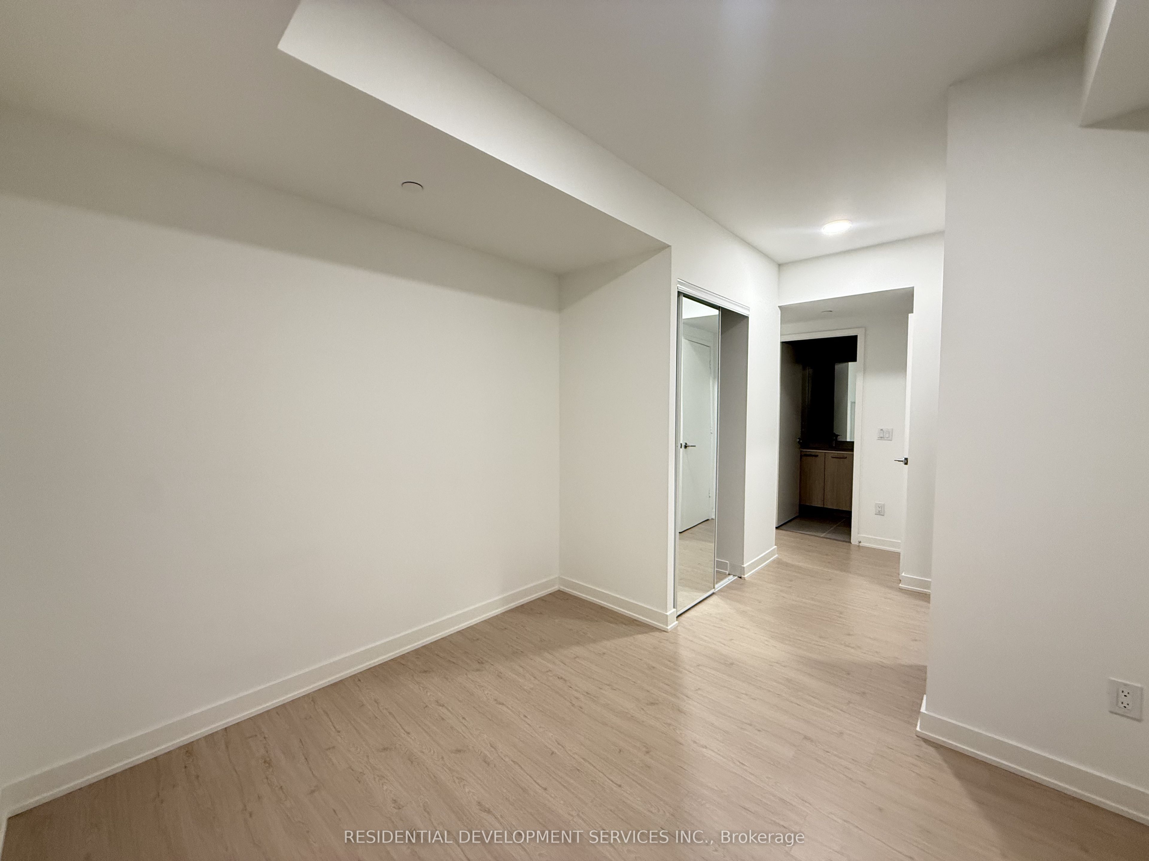 65 Mutual Street 404 Property Photo 8