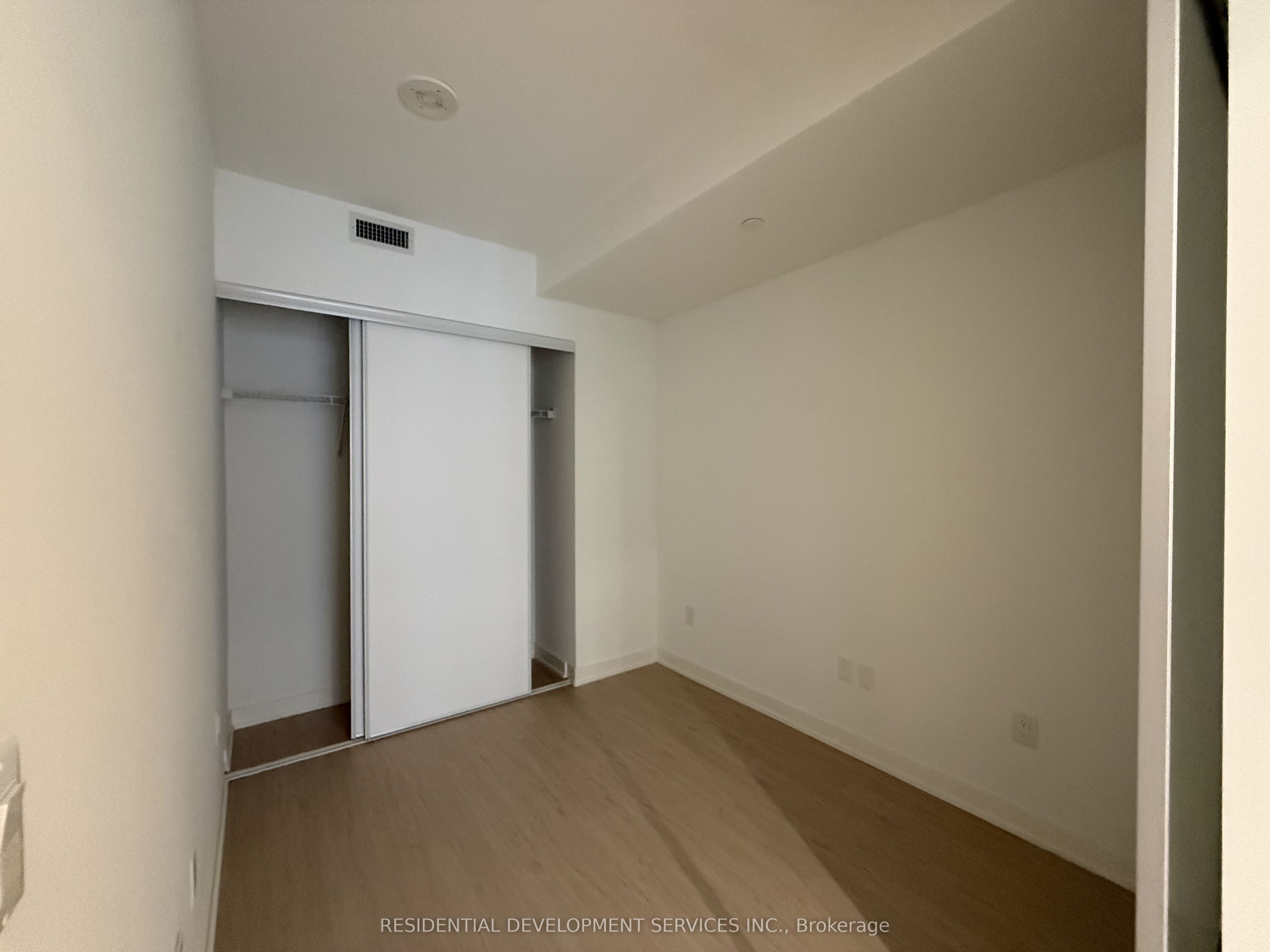 65 Mutual Street 404 Property Photo 9