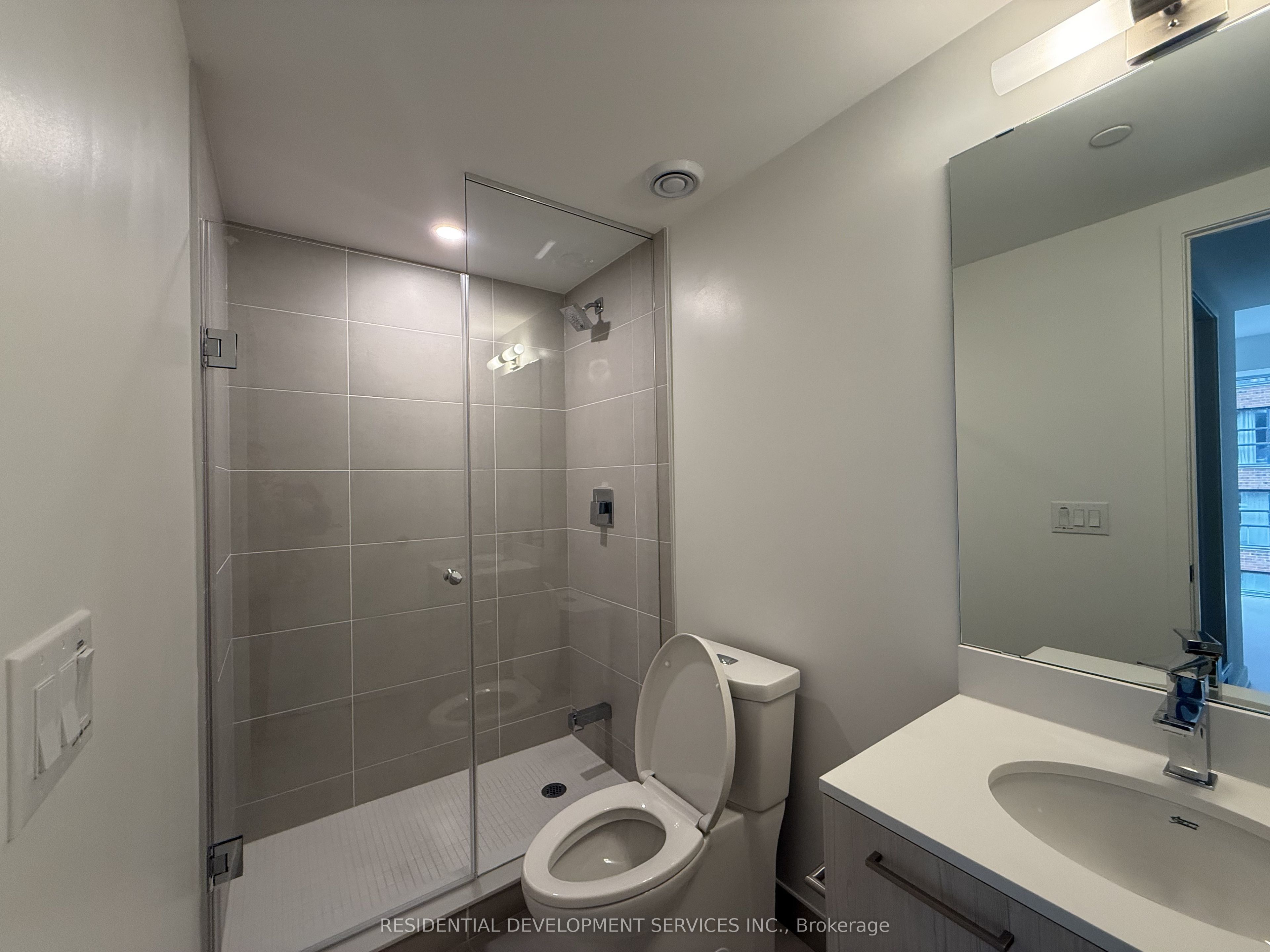 65 Mutual Street 404 Property Photo 10