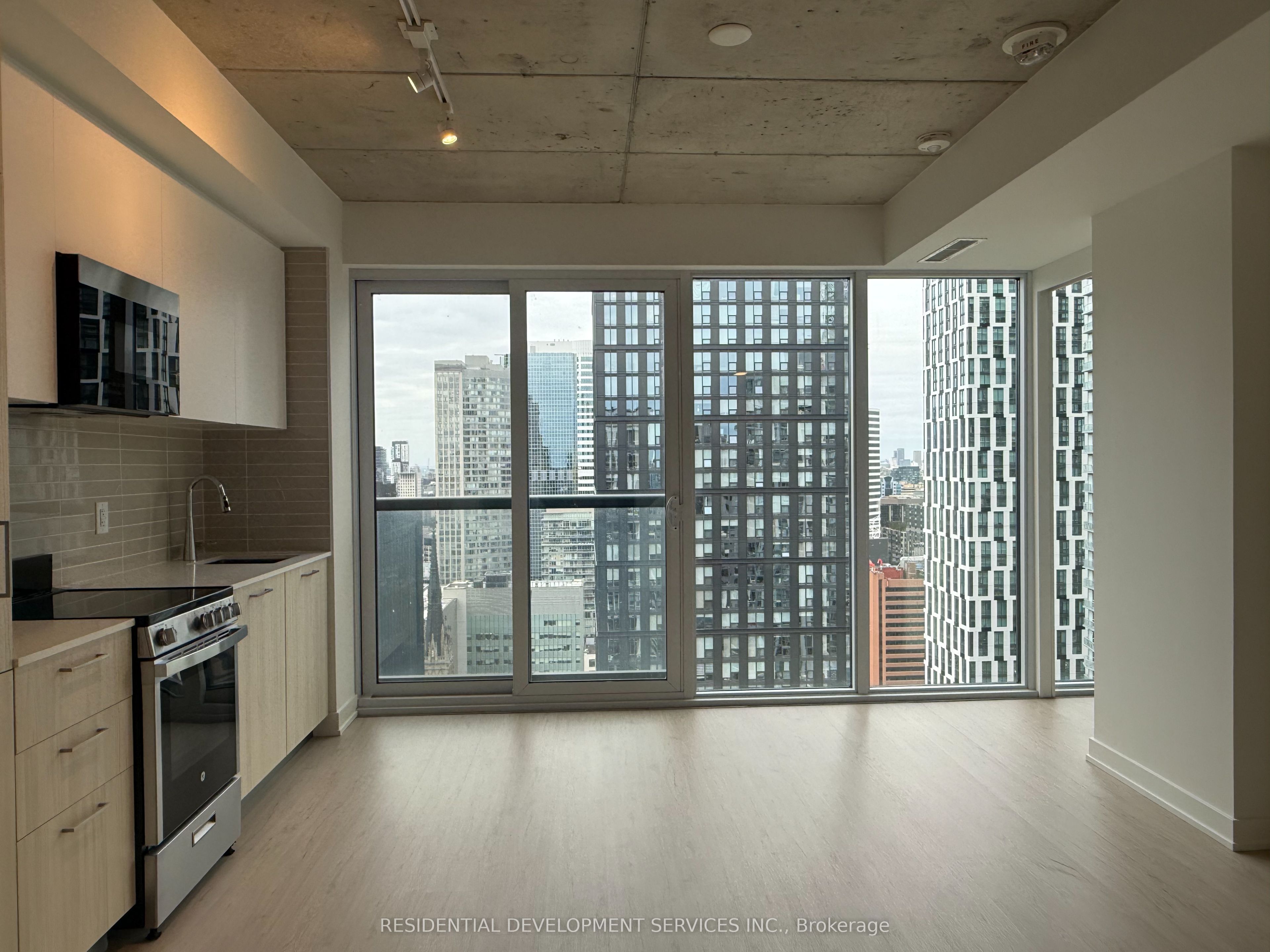 65 Mutual Street 3005 Property Photo 2