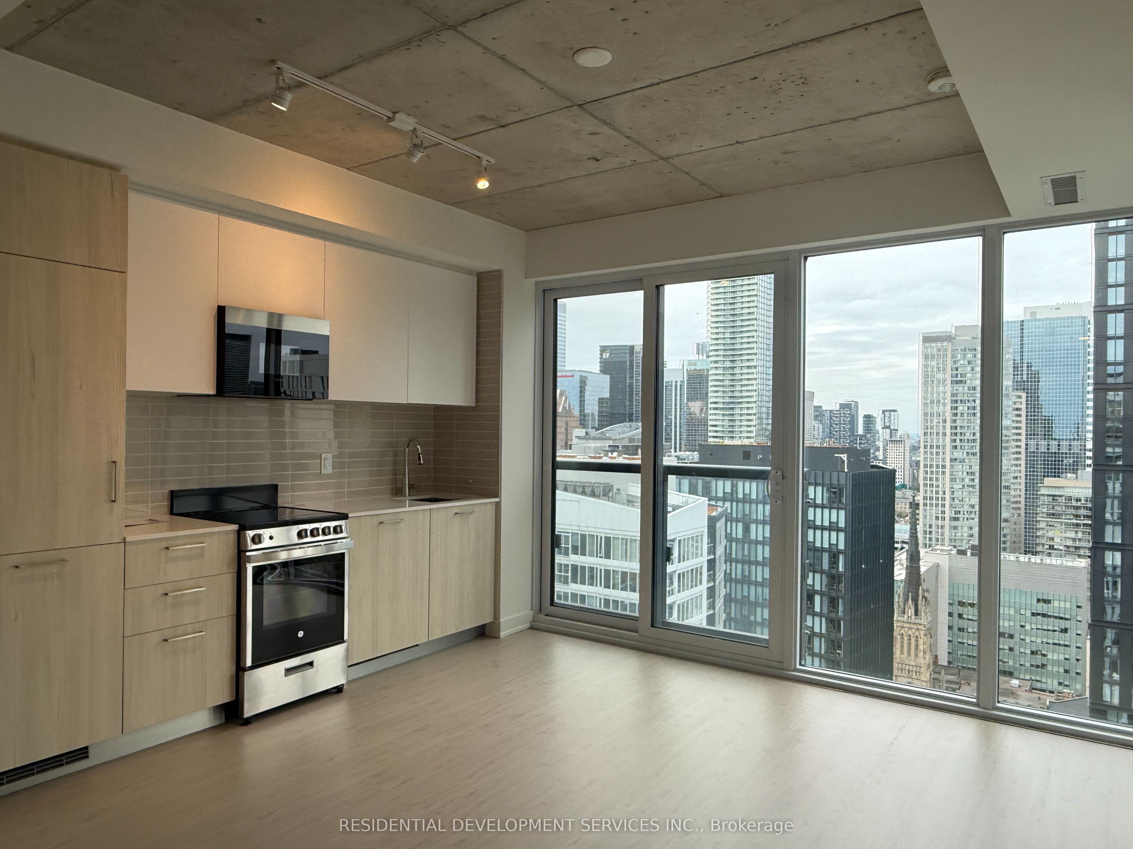 65 Mutual Street 3005 Property Photo 3