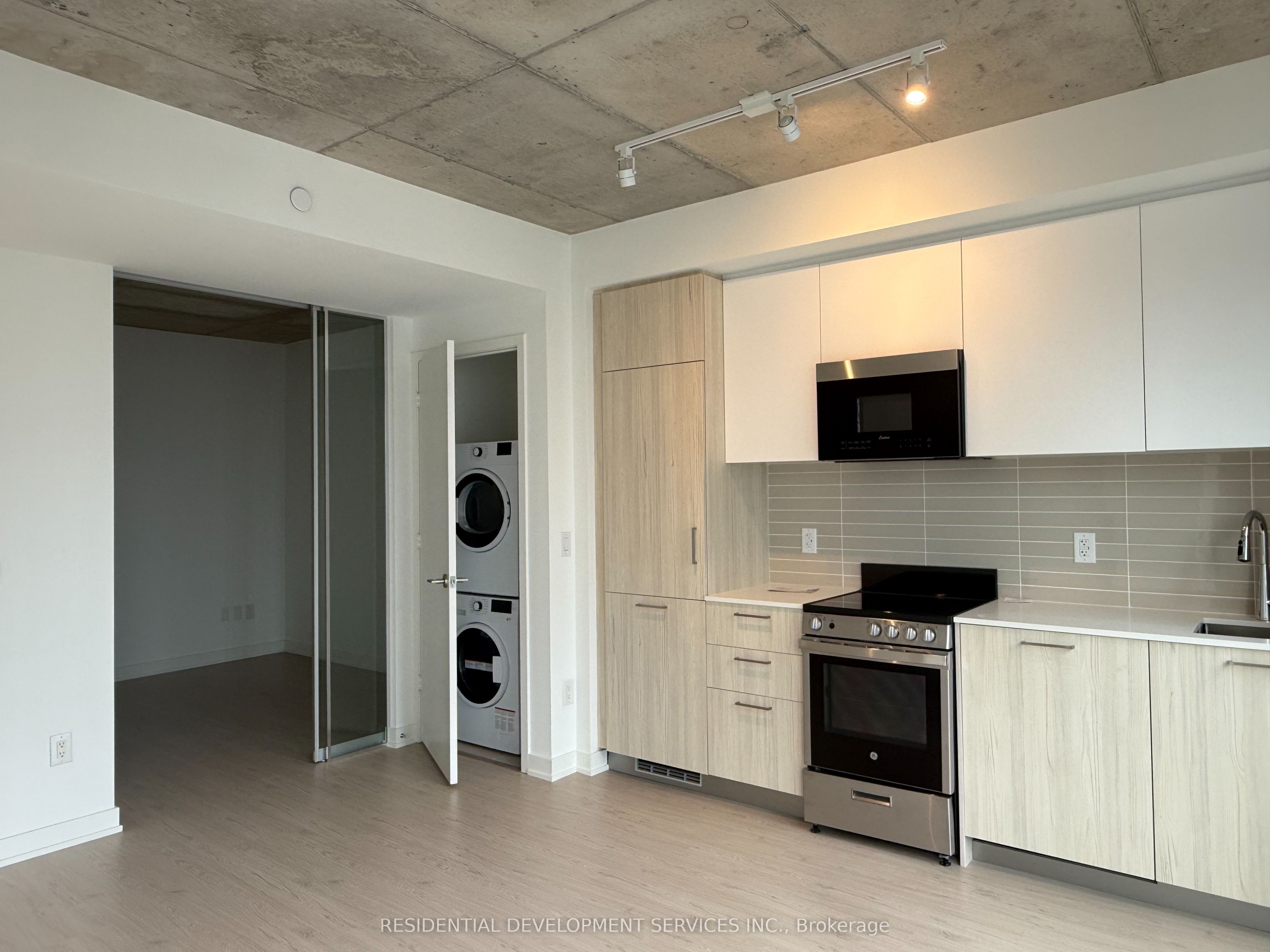 65 Mutual Street 3005 Property Photo 4