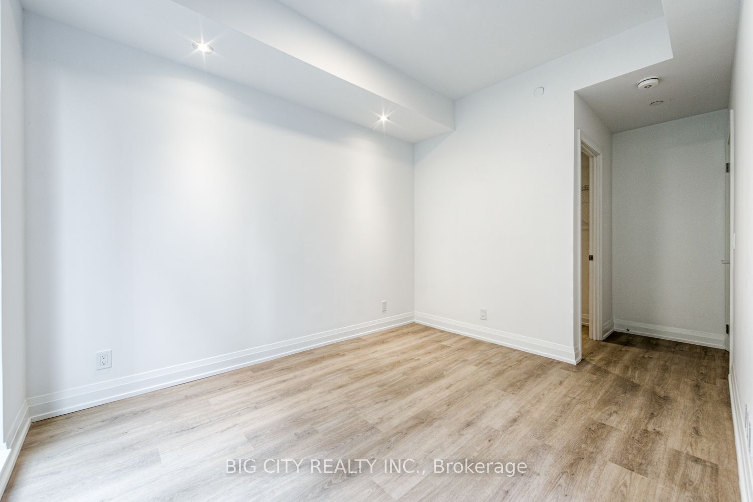 36 Brentcliffe Road M05 Property Photo 3