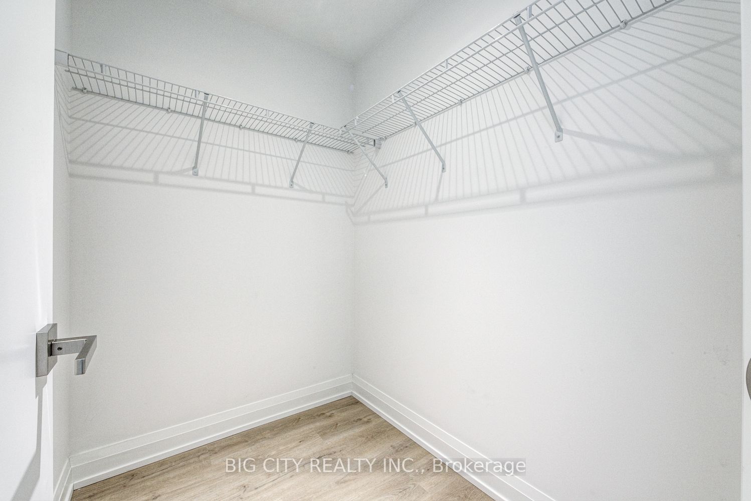 36 Brentcliffe Road M05 Property Photo 5