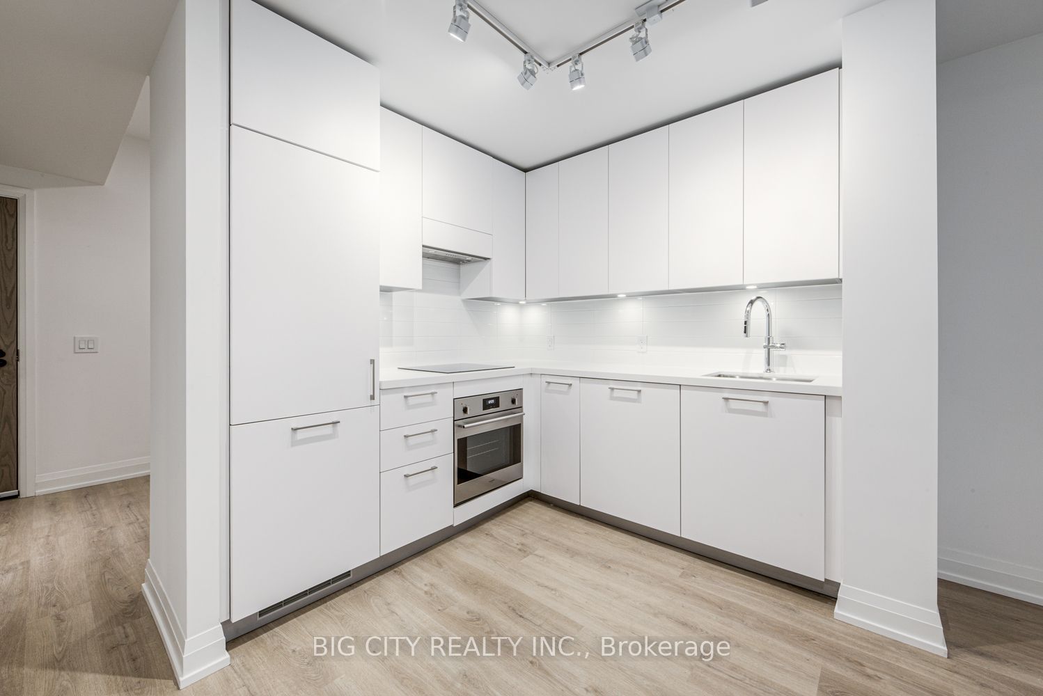 36 Brentcliffe Road M05 Property Photo 11