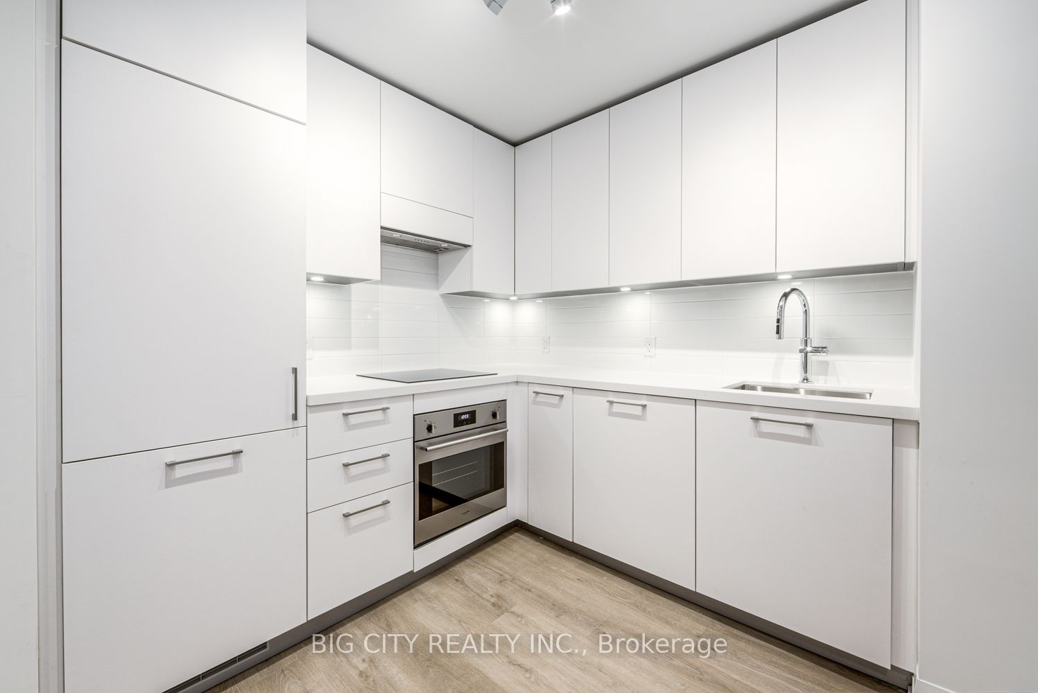 36 Brentcliffe Road M05 Property Photo 12