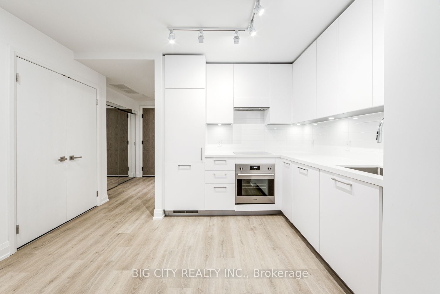 36 Brentcliffe Road M05 Property Photo 13