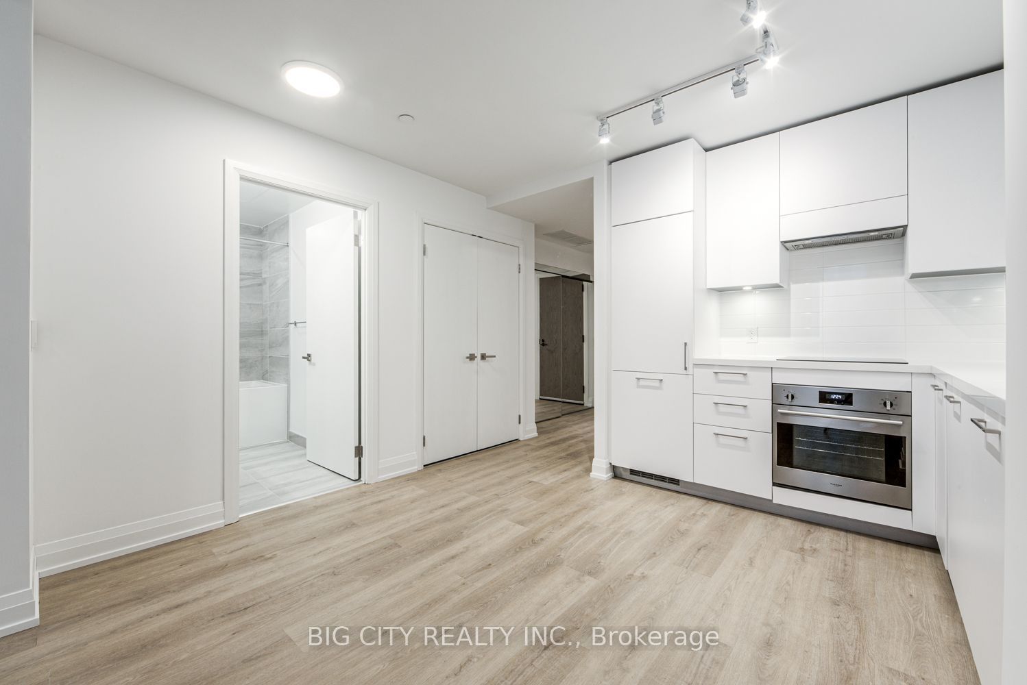 36 Brentcliffe Road M05 Property Photo 14