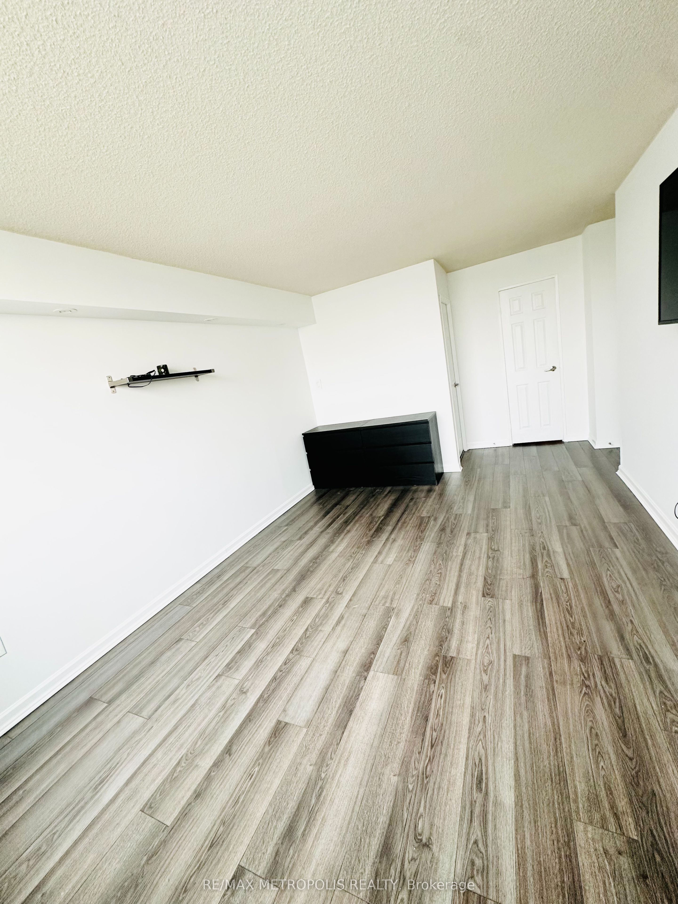 80 Antibes Drive 1207 Property Photo 3