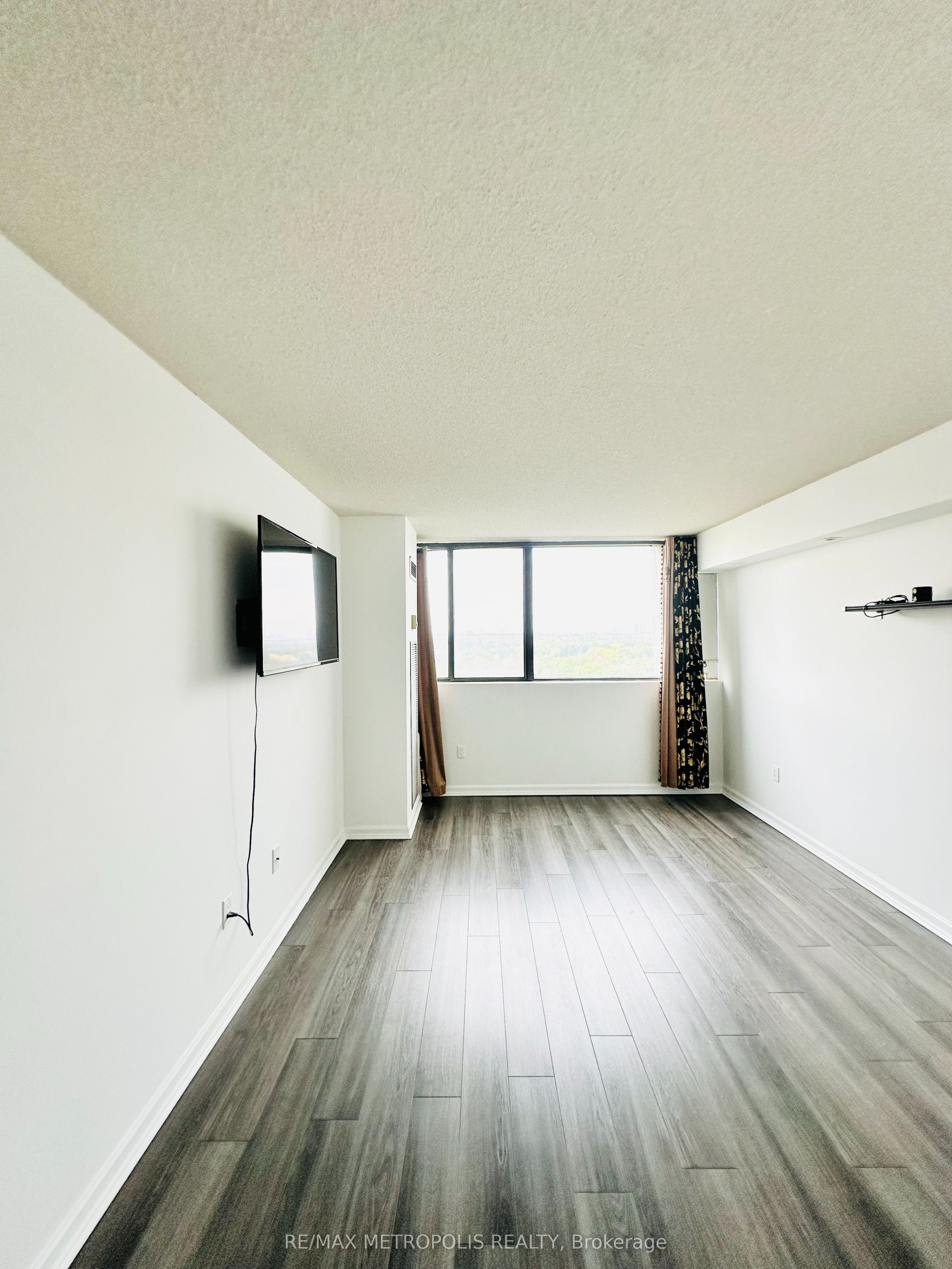 80 Antibes Drive 1207 Property Photo 5