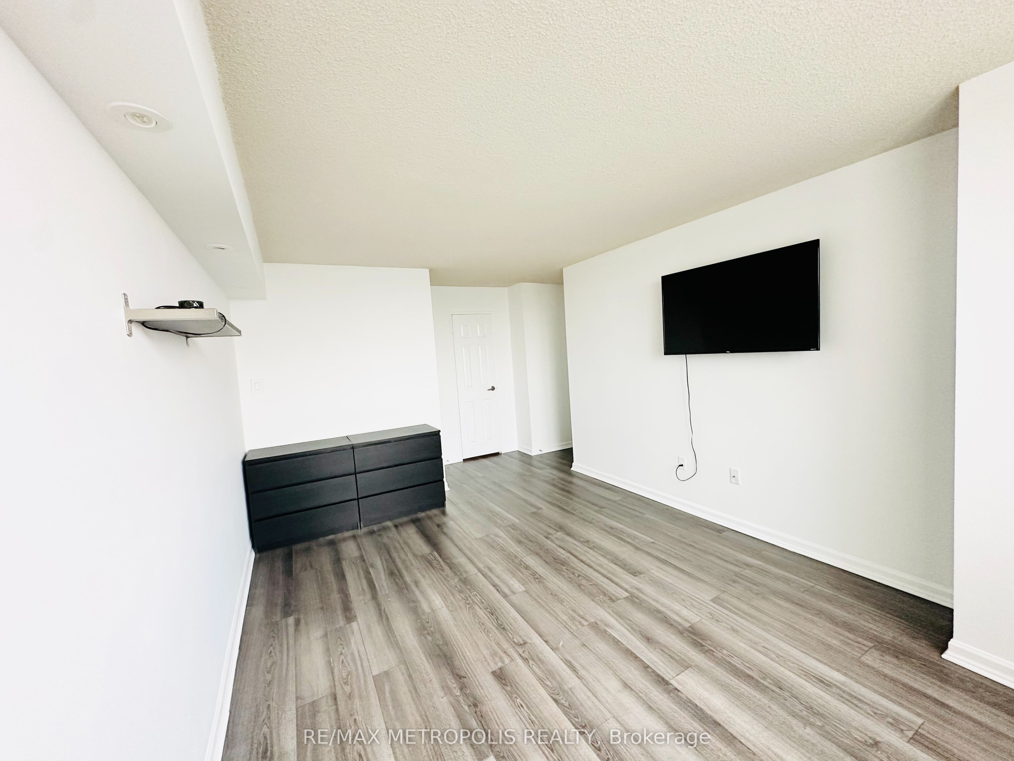 80 Antibes Drive 1207 Property Photo 6