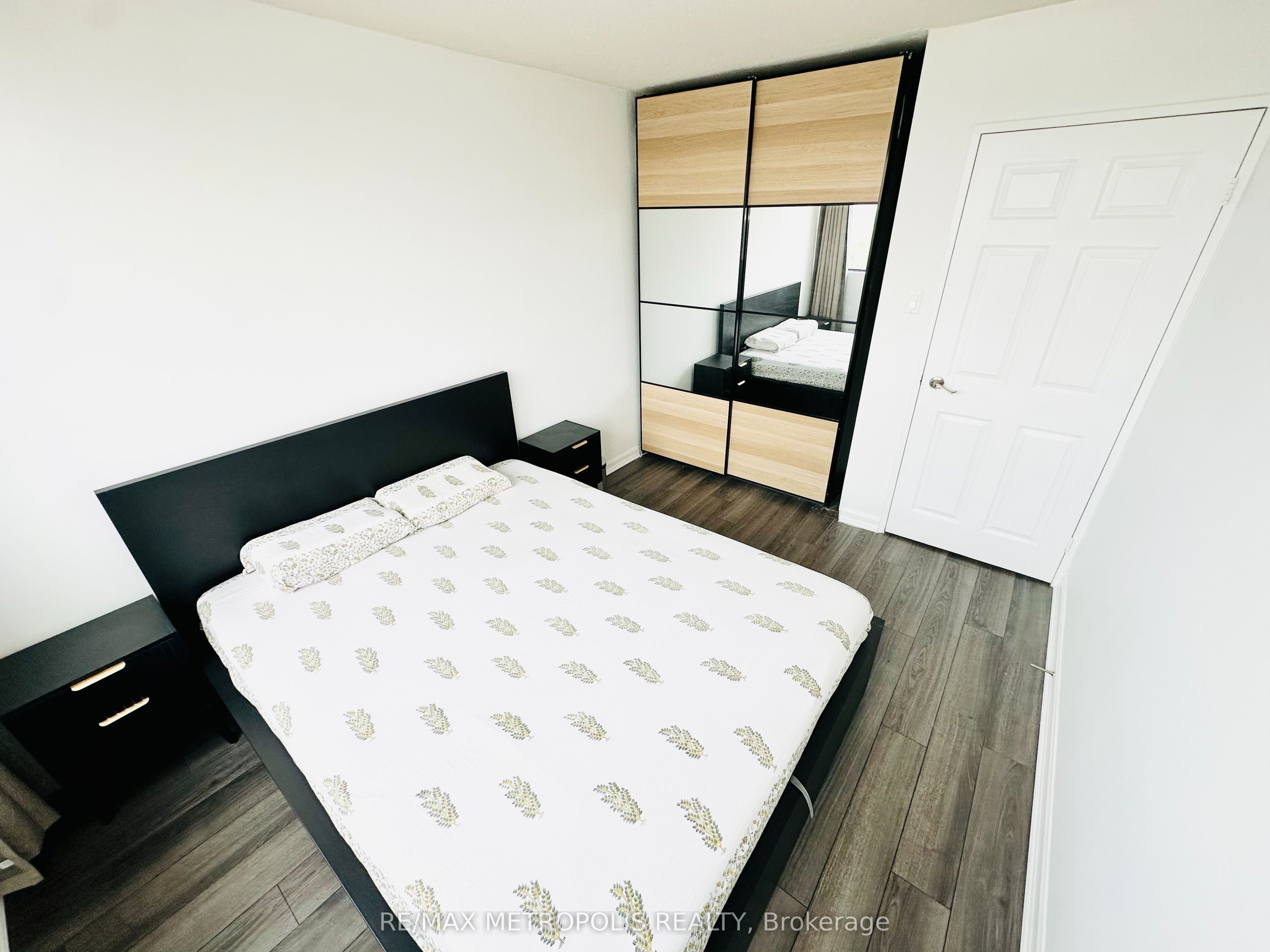 80 Antibes Drive 1207 Property Photo 14