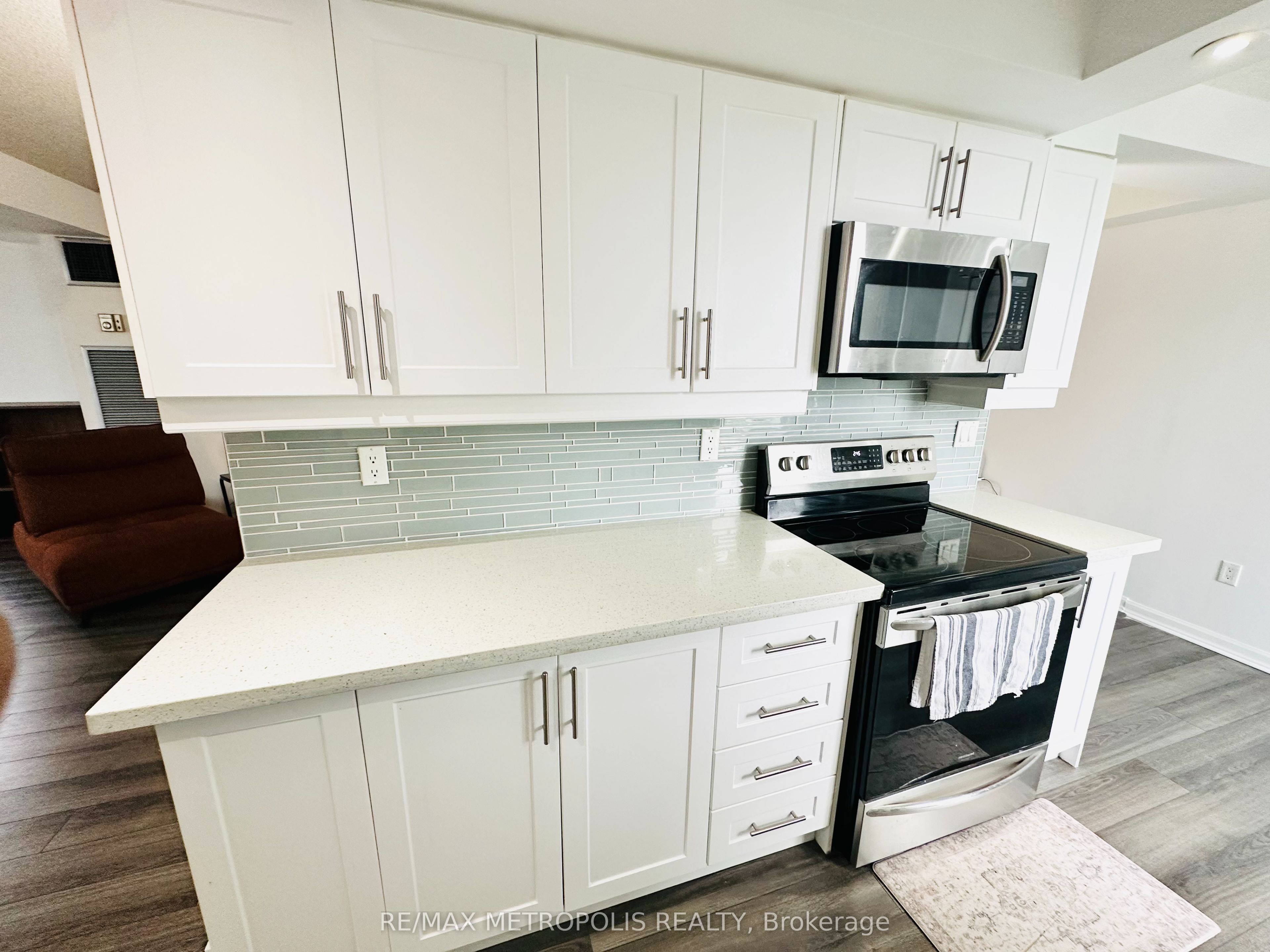 80 Antibes Drive 1207 Property Photo 37