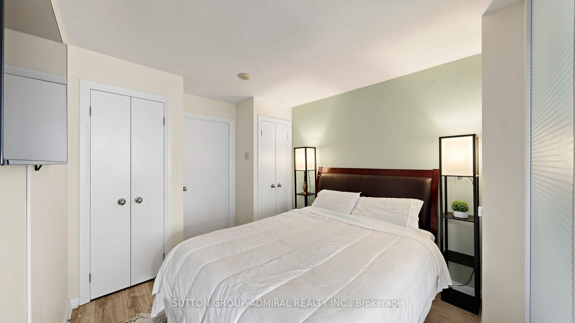 111 Elizabeth Street 922 Property Photo 15