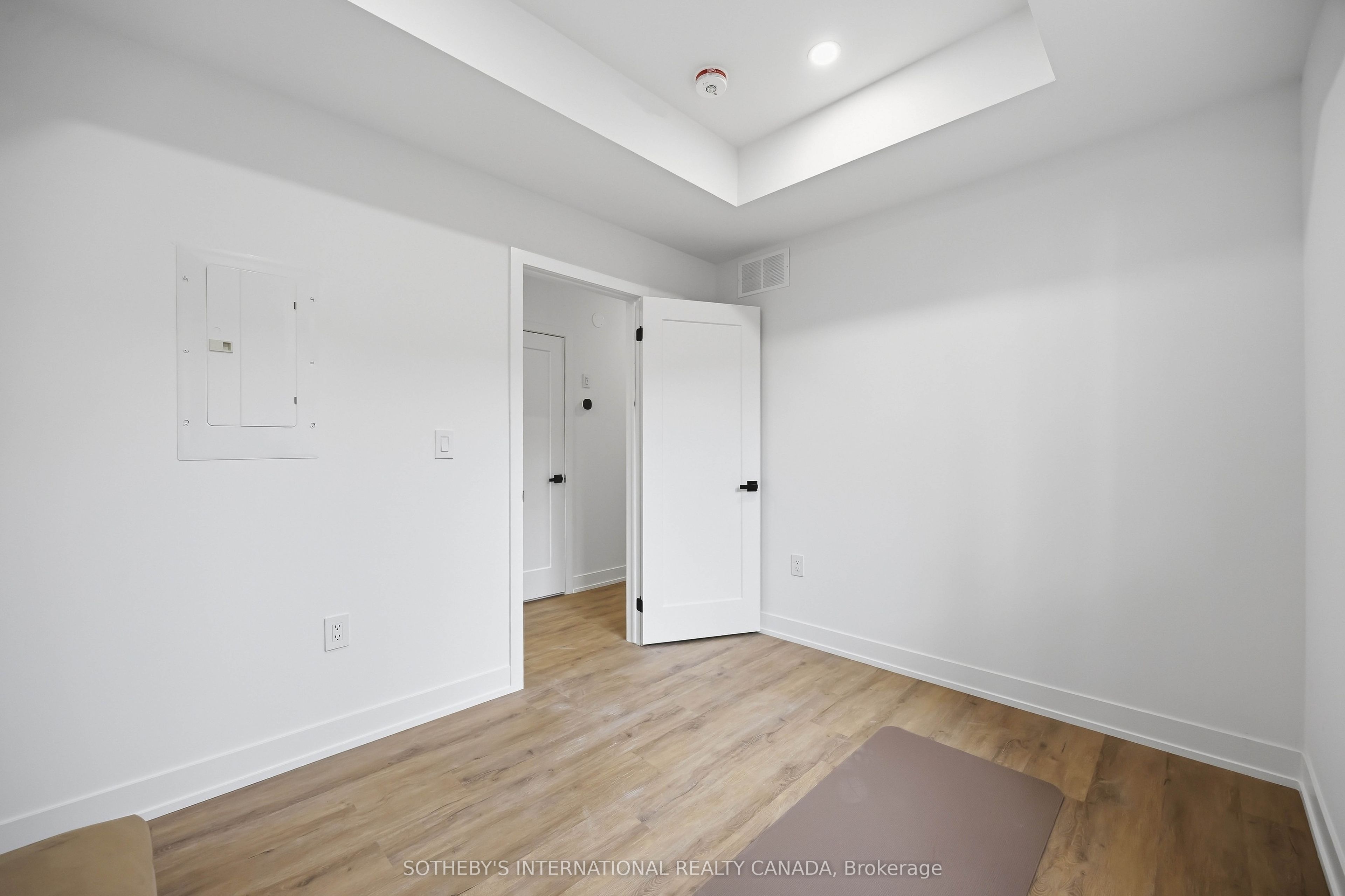 207 Connaught Avenue 1 Property Photo 12