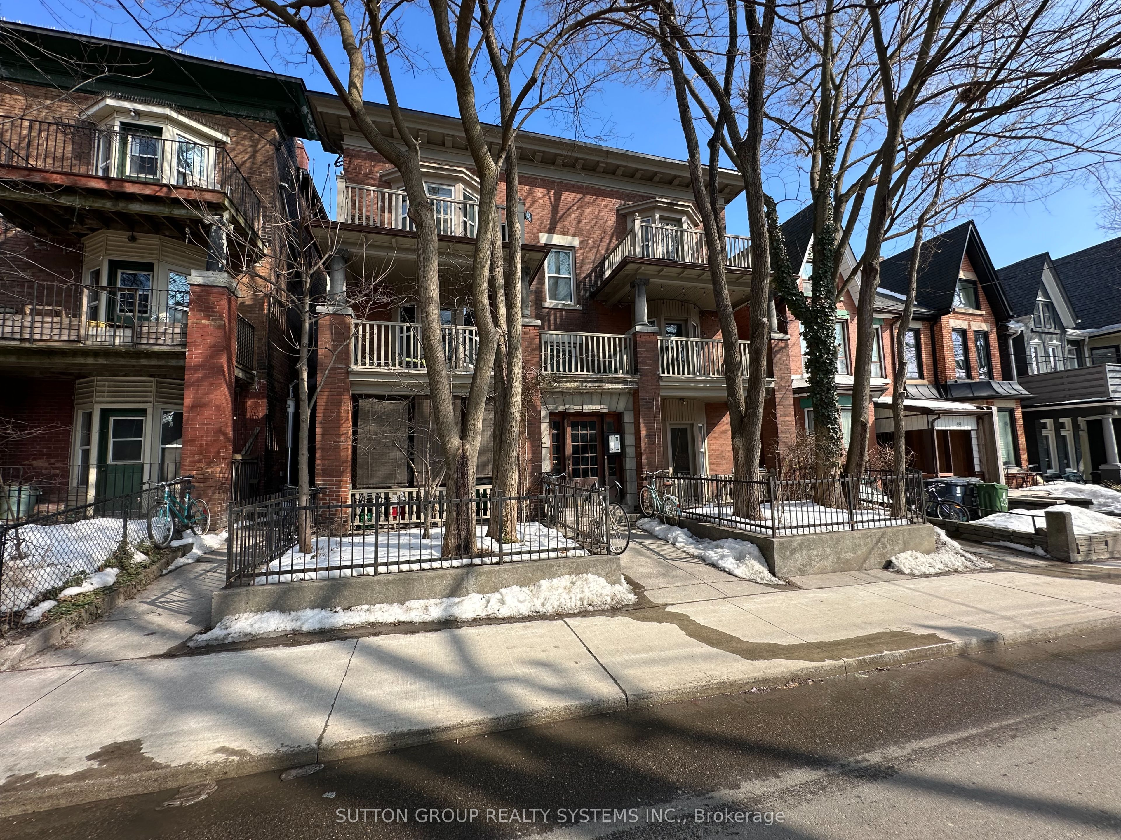 237 Dovercourt Road D Property Photo 1
