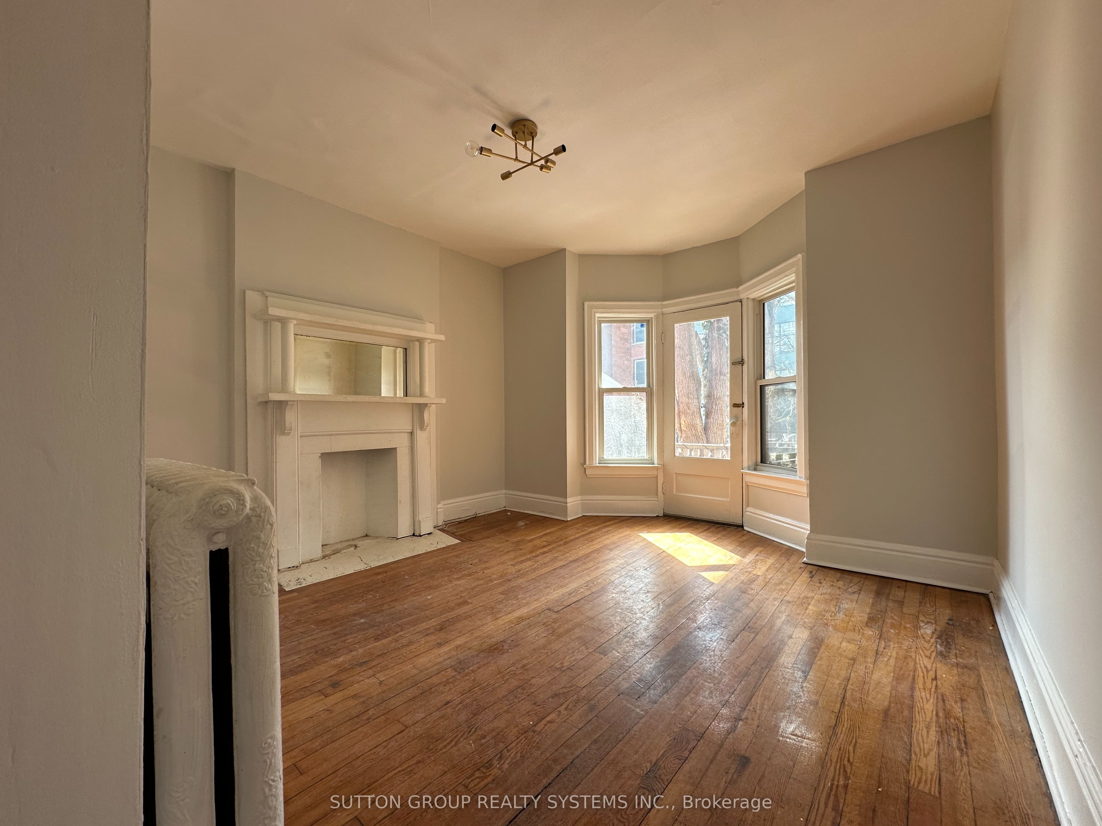 237 Dovercourt Road D Property Photo 2