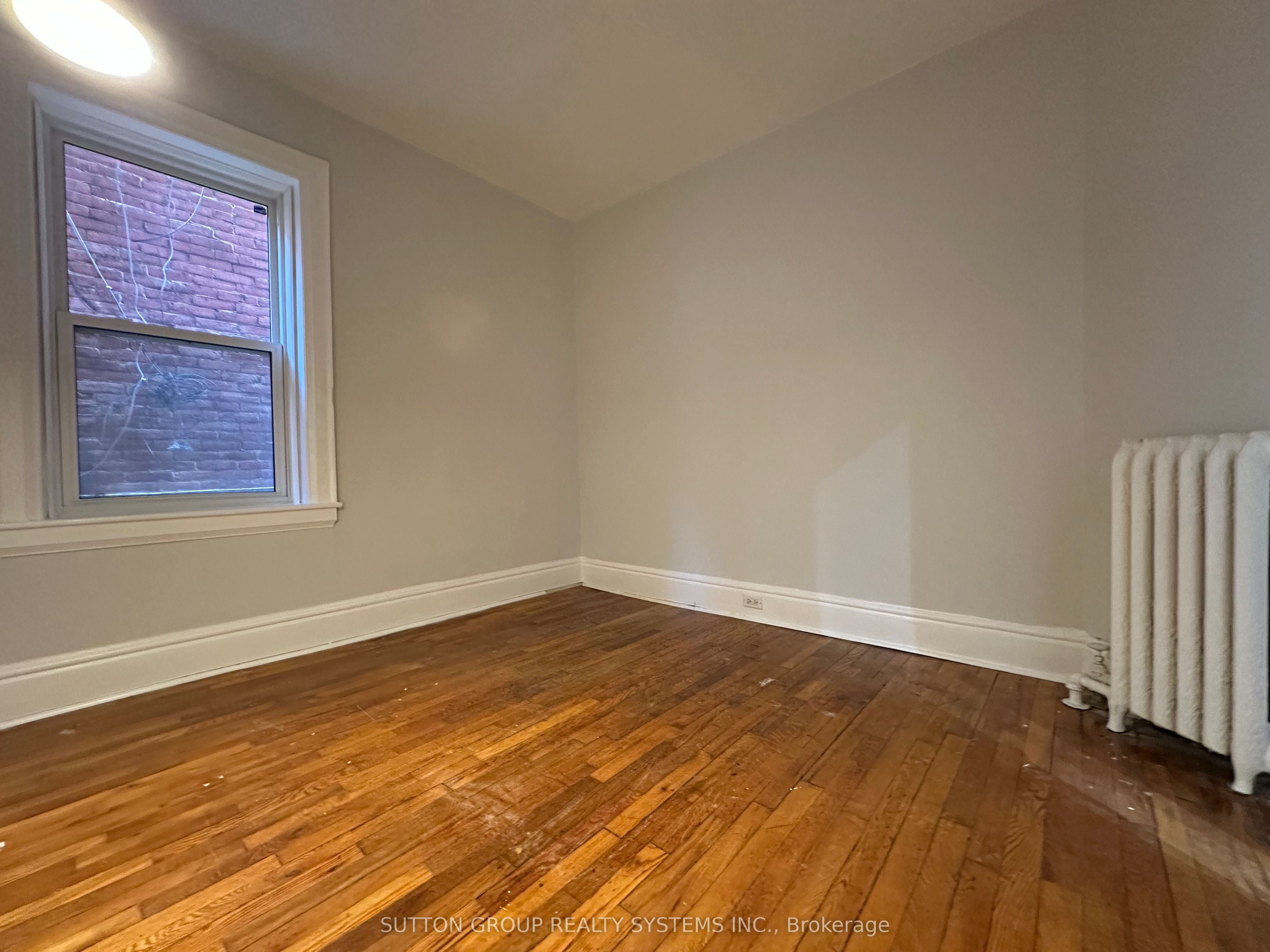 237 Dovercourt Road D Property Photo 6