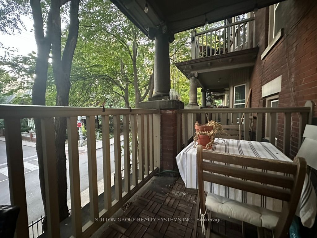 237 Dovercourt Road D Property Photo 12