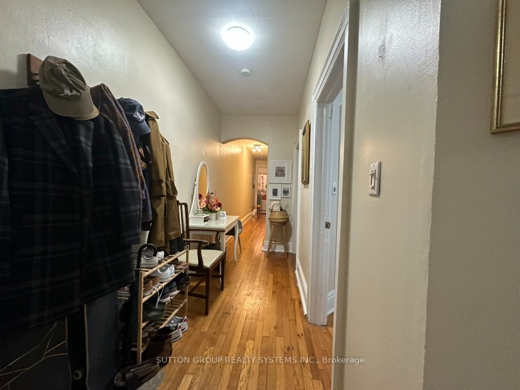 237 Dovercourt Road D Property Photo 15