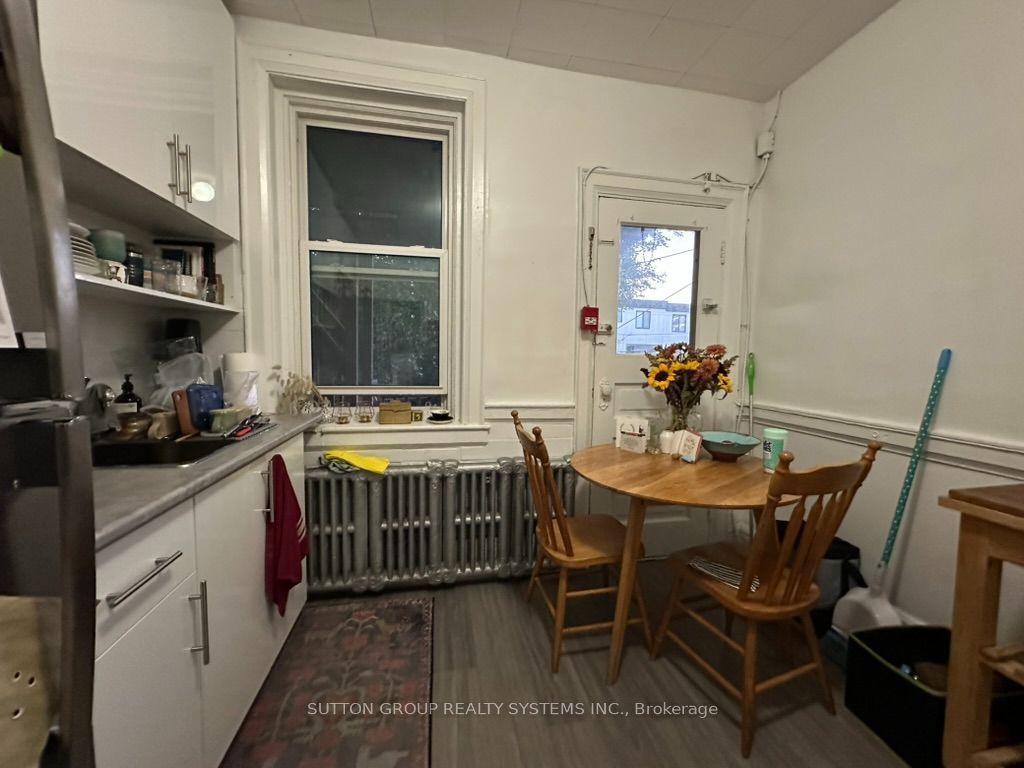237 Dovercourt Road D Property Photo 22
