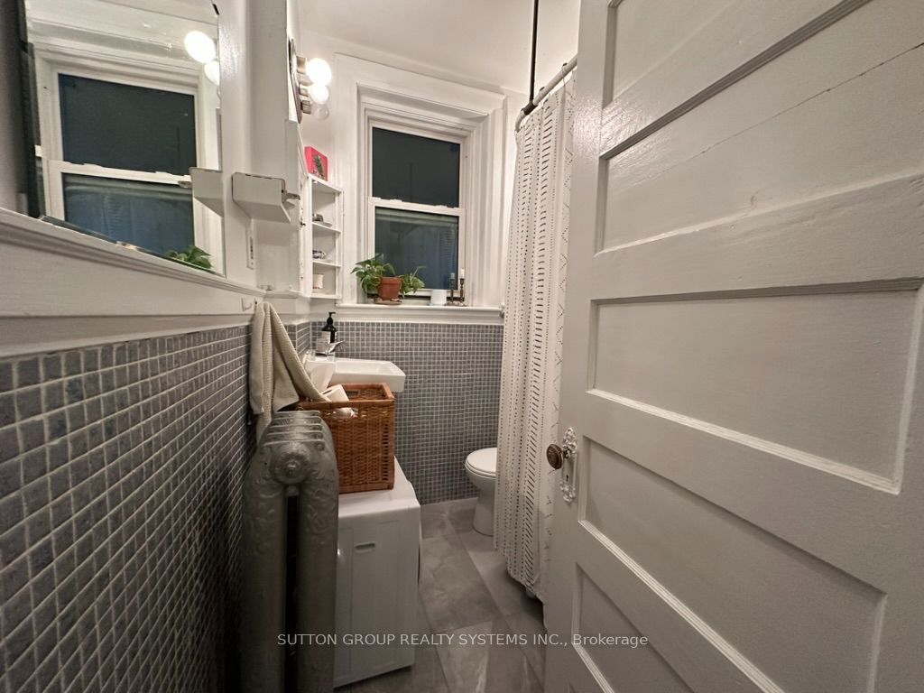 237 Dovercourt Road D Property Photo 23