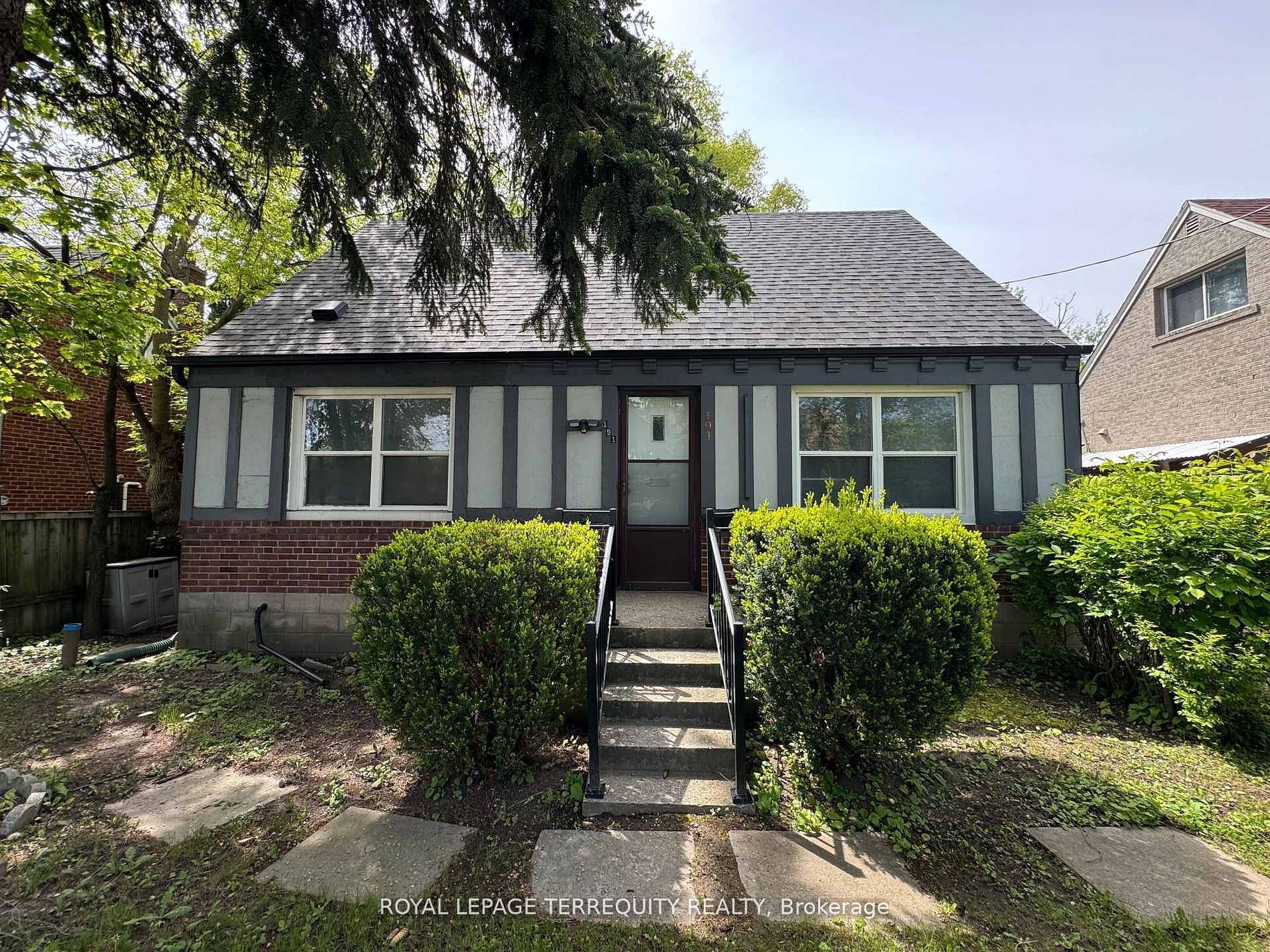 191 Finch Avenue W Property Photo 1