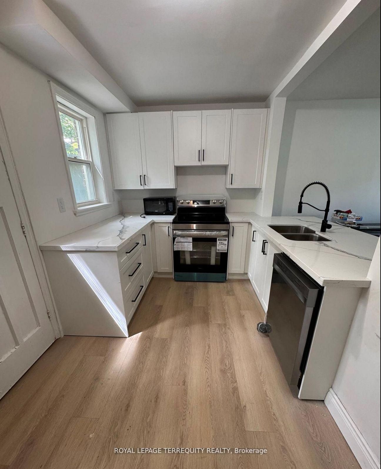 191 Finch Avenue W Property Photo 2