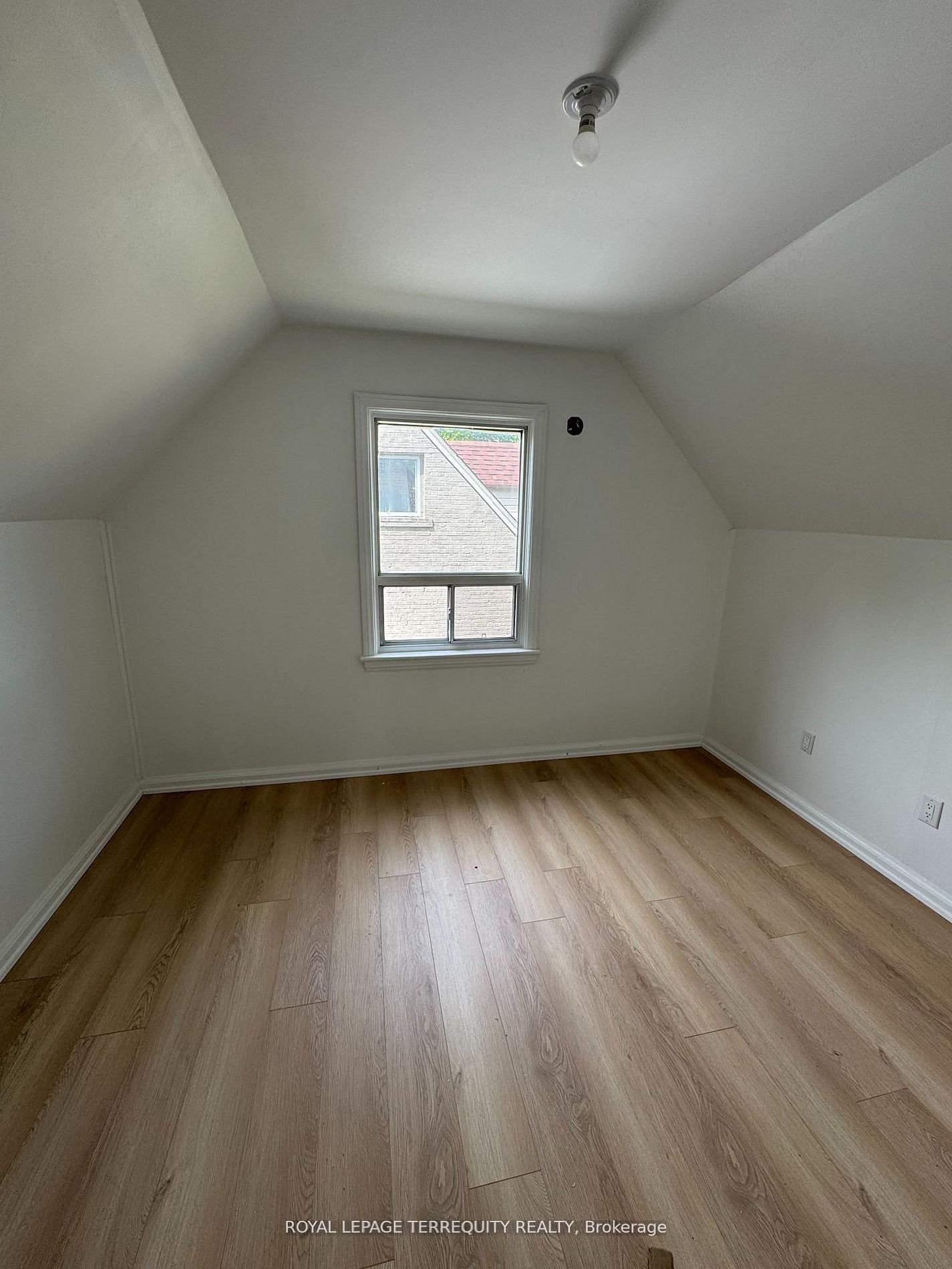 191 Finch Avenue W Property Photo 4