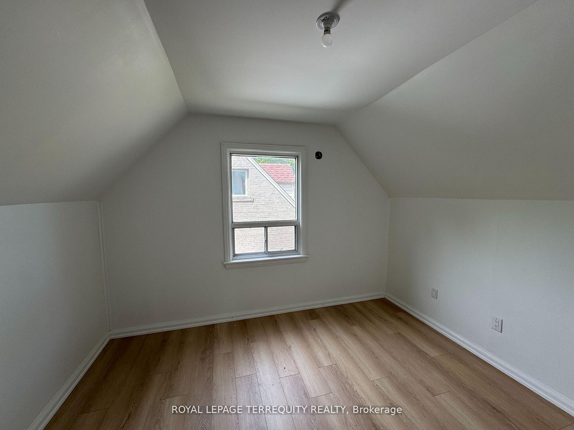 191 Finch Avenue W Property Photo 5
