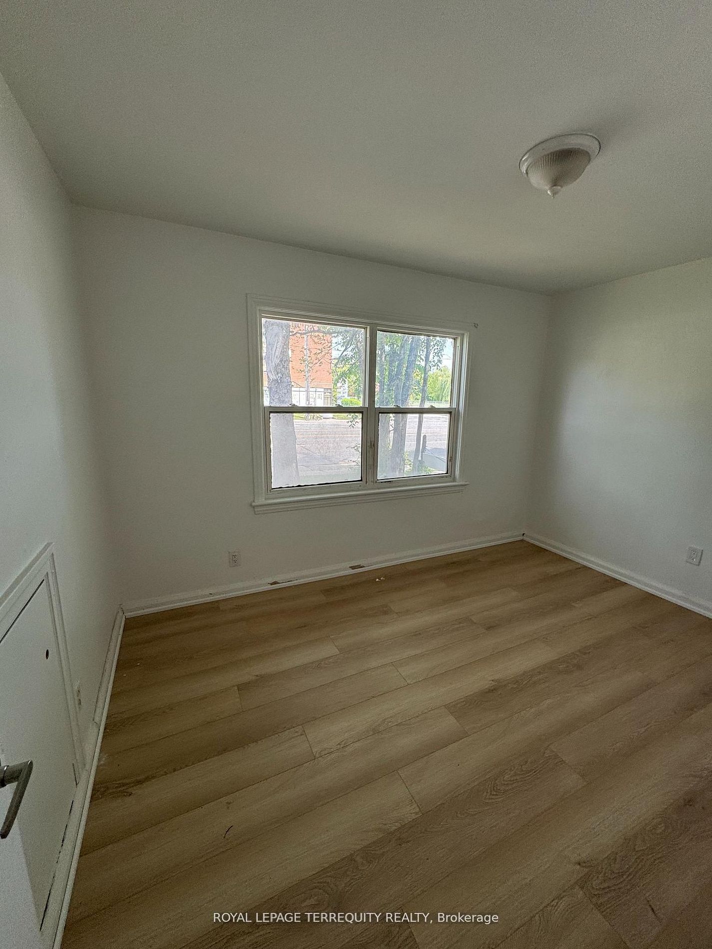 191 Finch Avenue W Property Photo 6