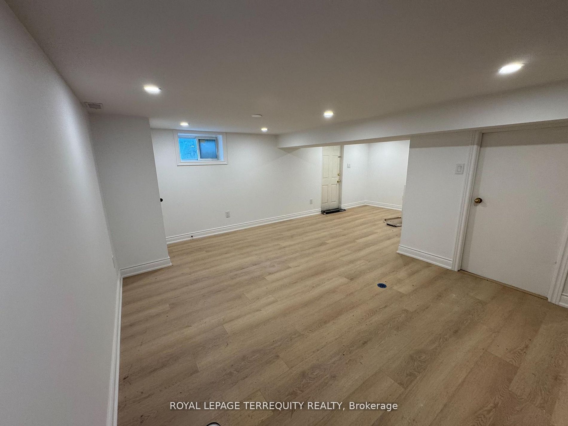 191 Finch Avenue W Property Photo 8