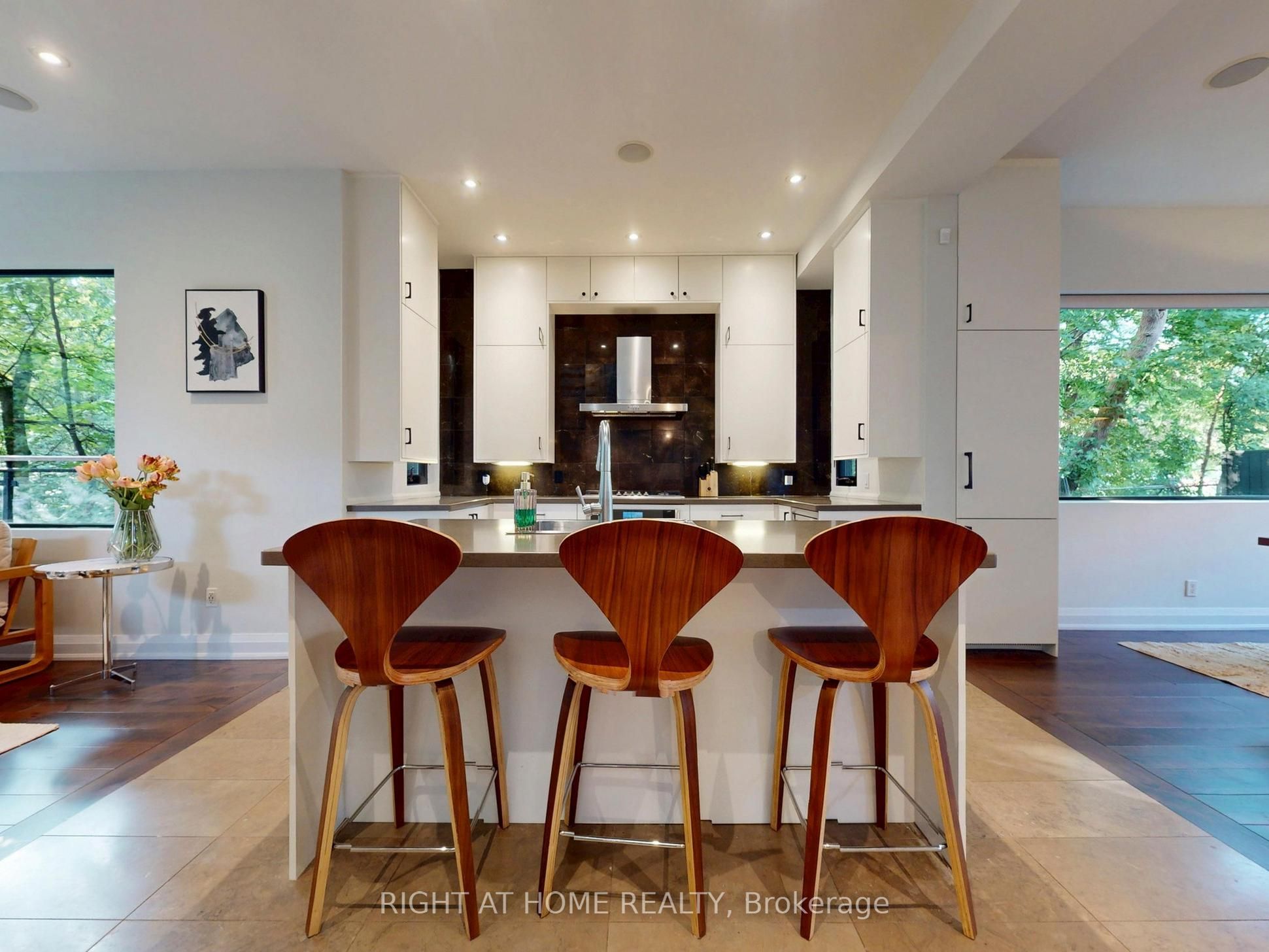 386 Rosewell Avenue Property Photo 4