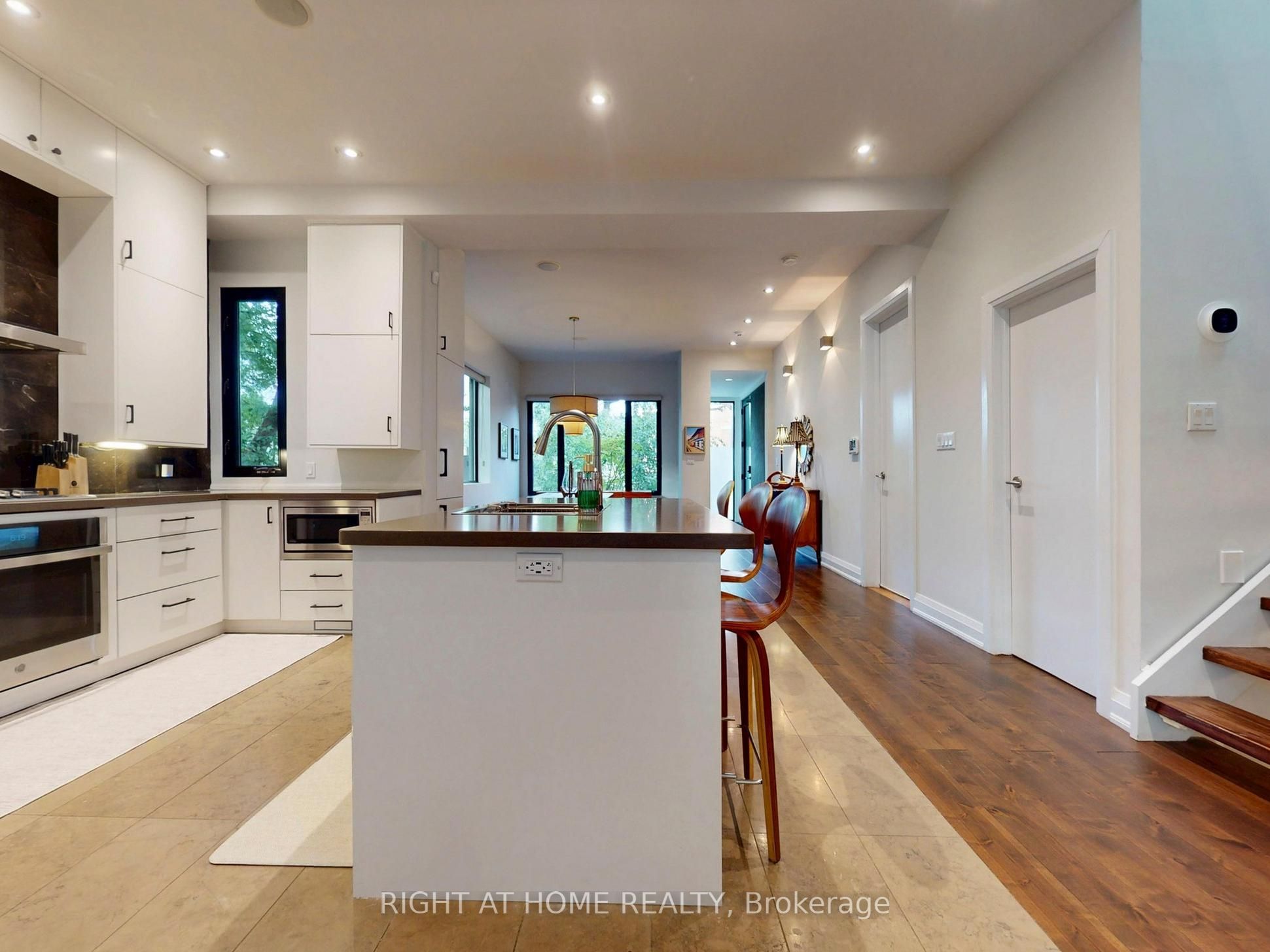 386 Rosewell Avenue Property Photo 6